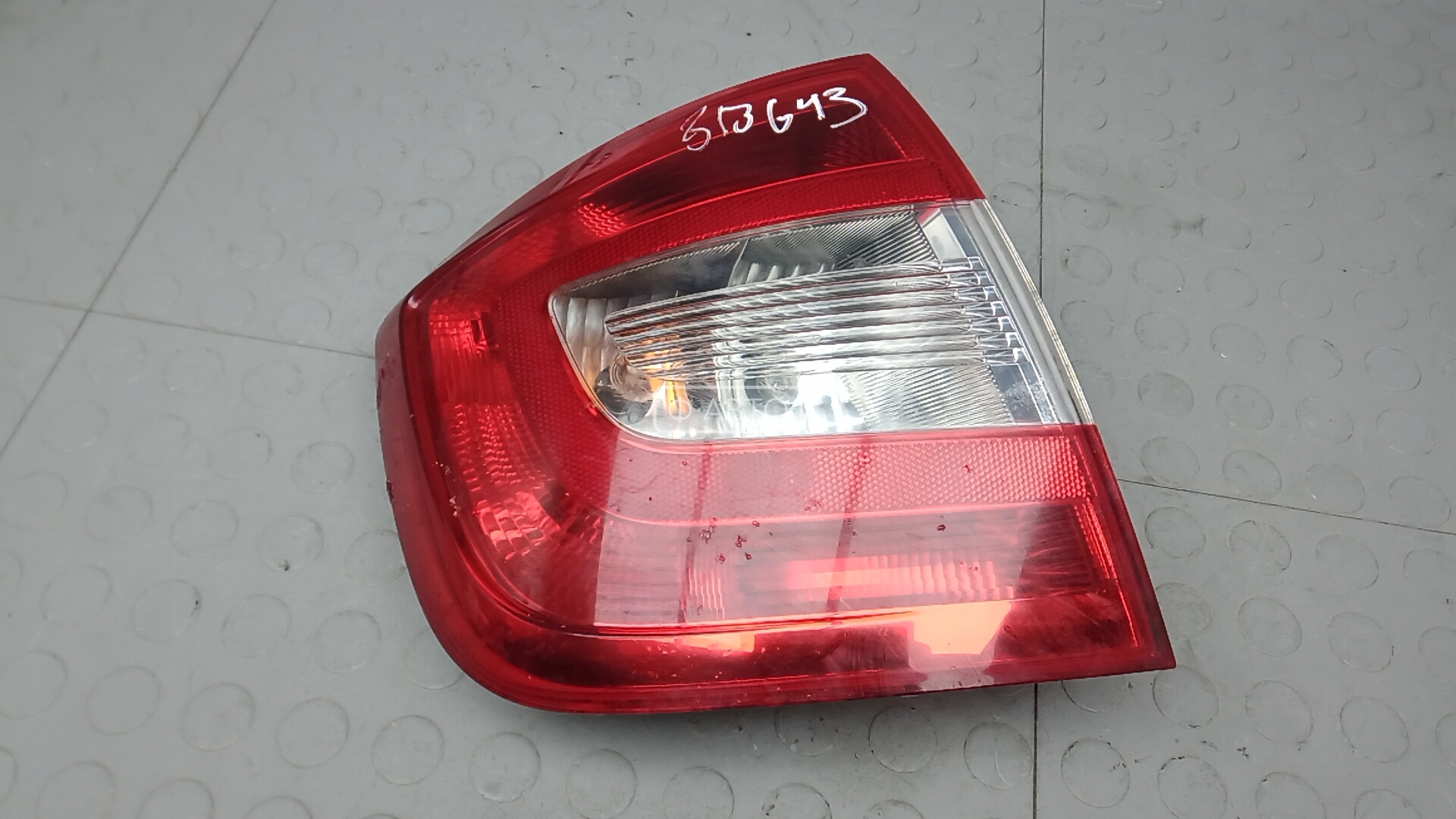 Фонарь задний левый