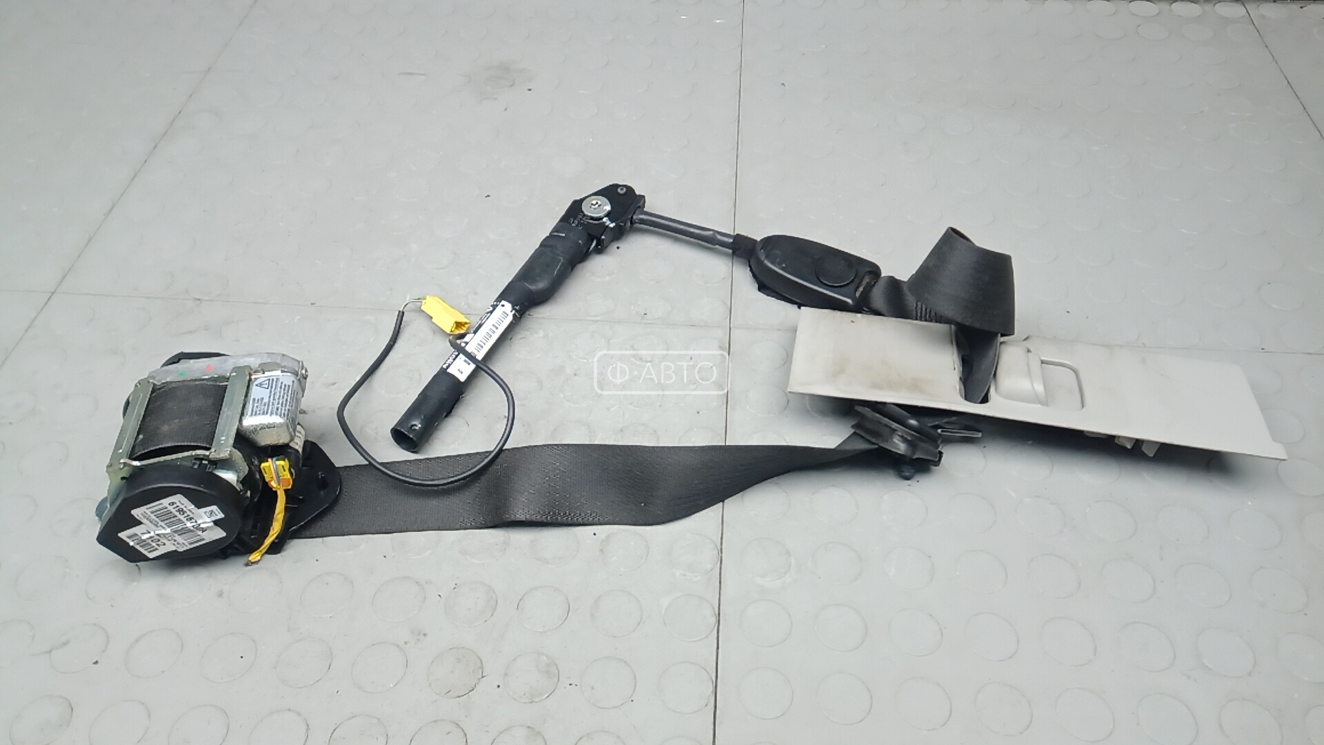 Ремень безопасности с пиропатроном сиденья переднего