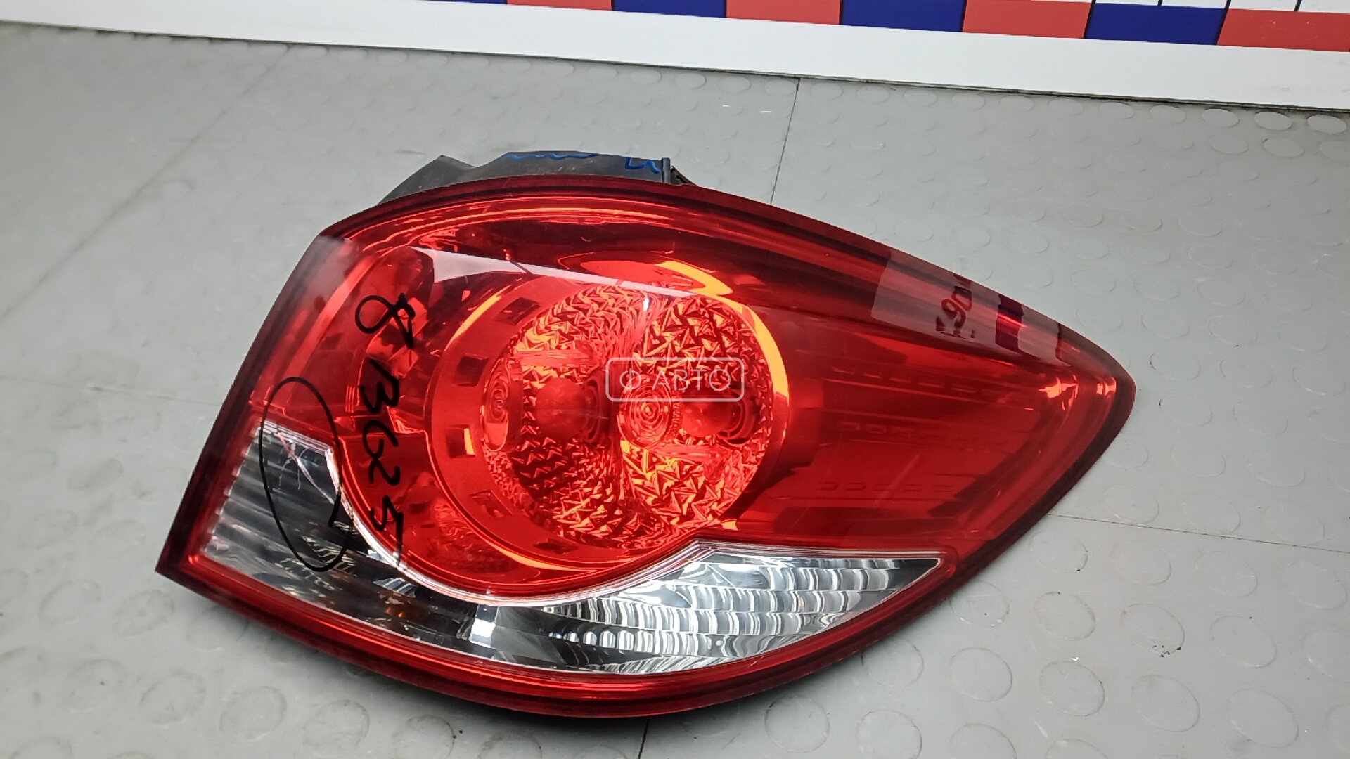 Фонарь задний правый