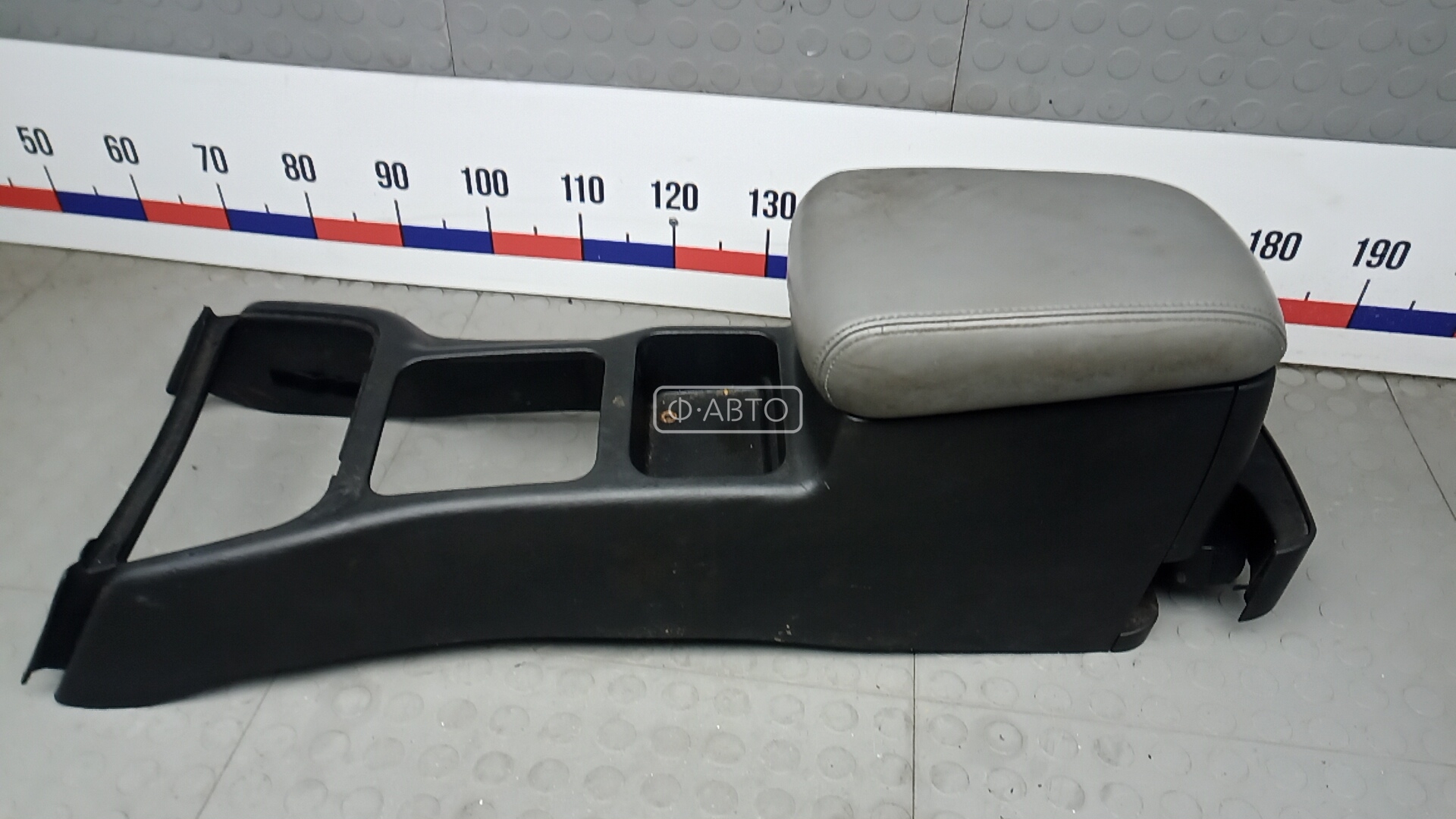 Подлокотник центральный