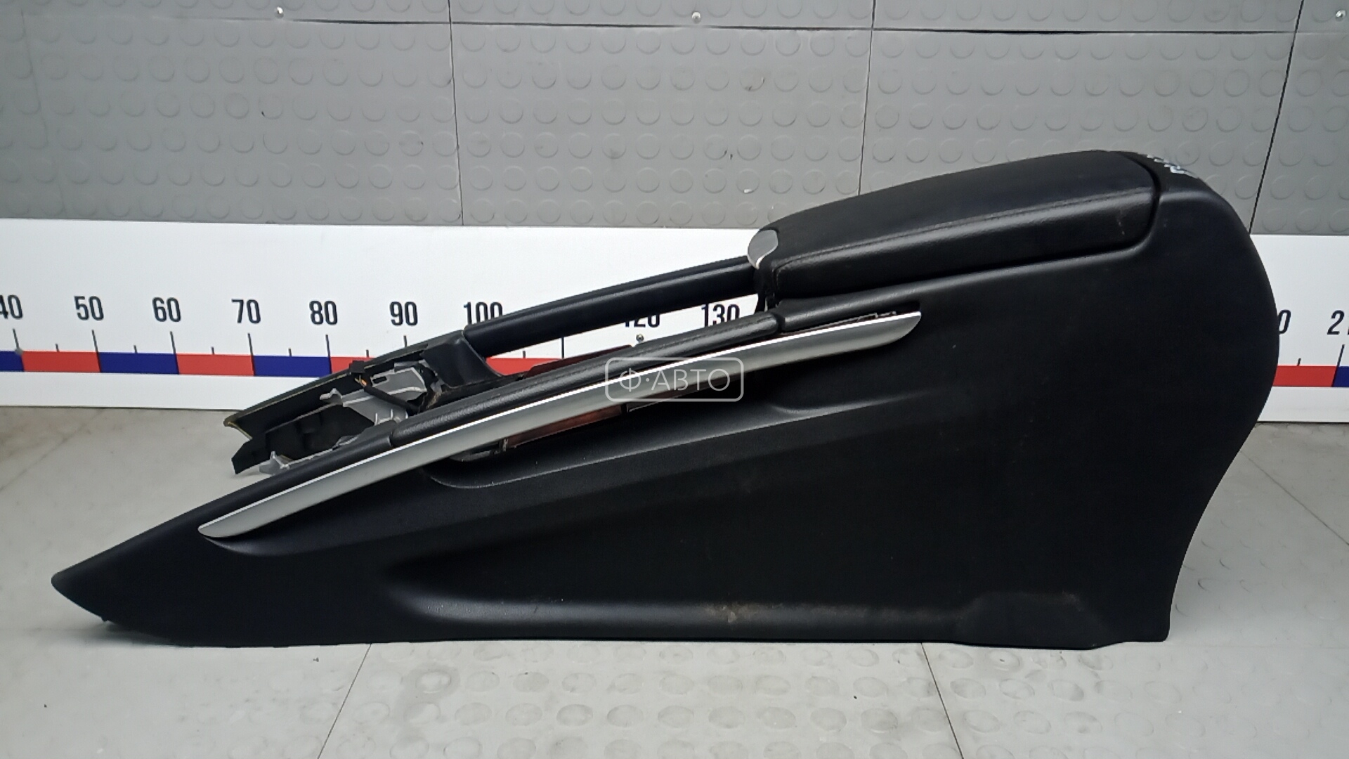 Подлокотник центральный