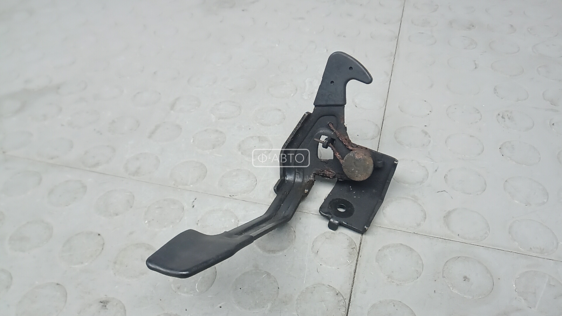 Ручка открывания капота