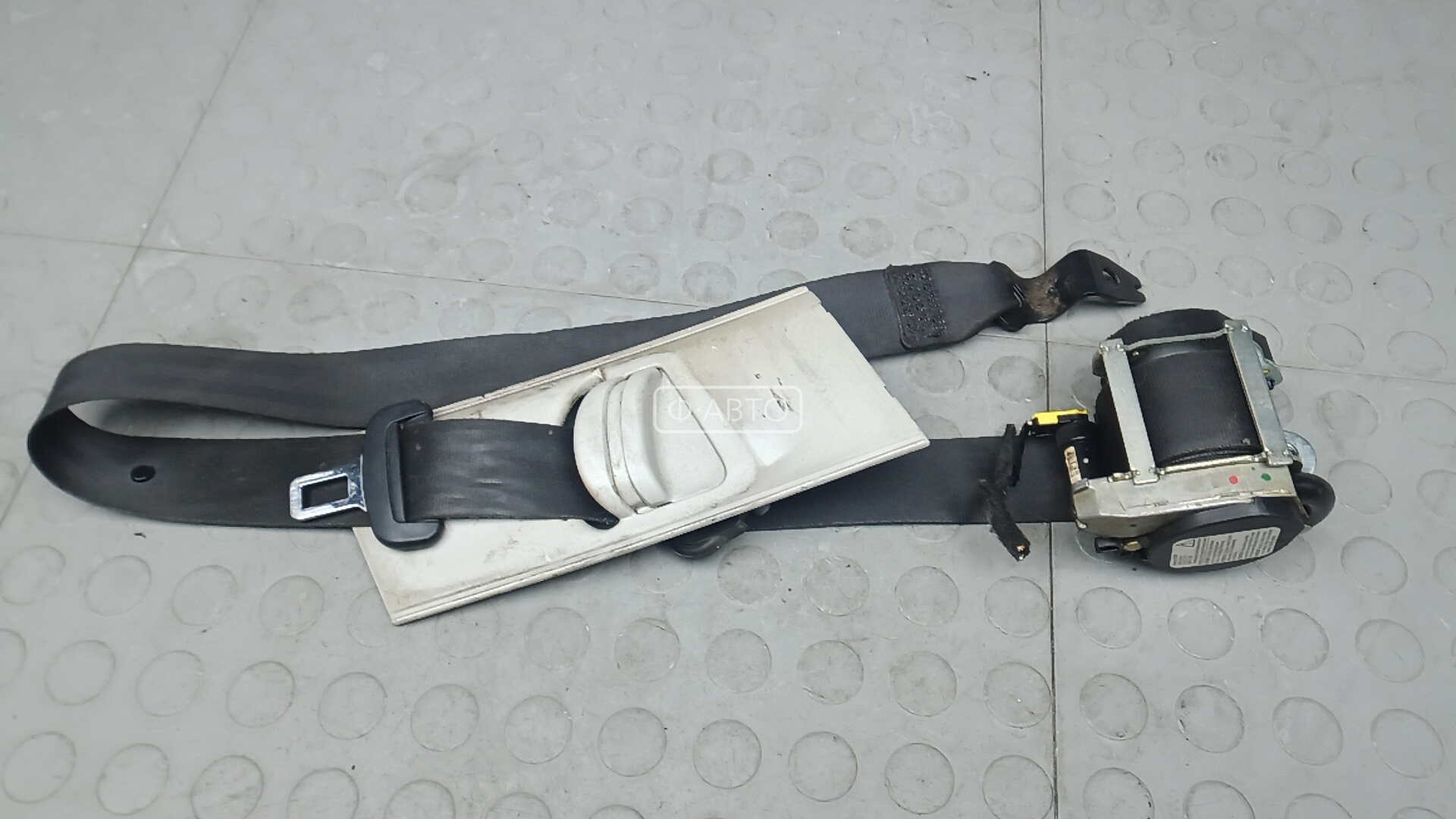 Ремень безопасности с пиропатроном сиденья переднего