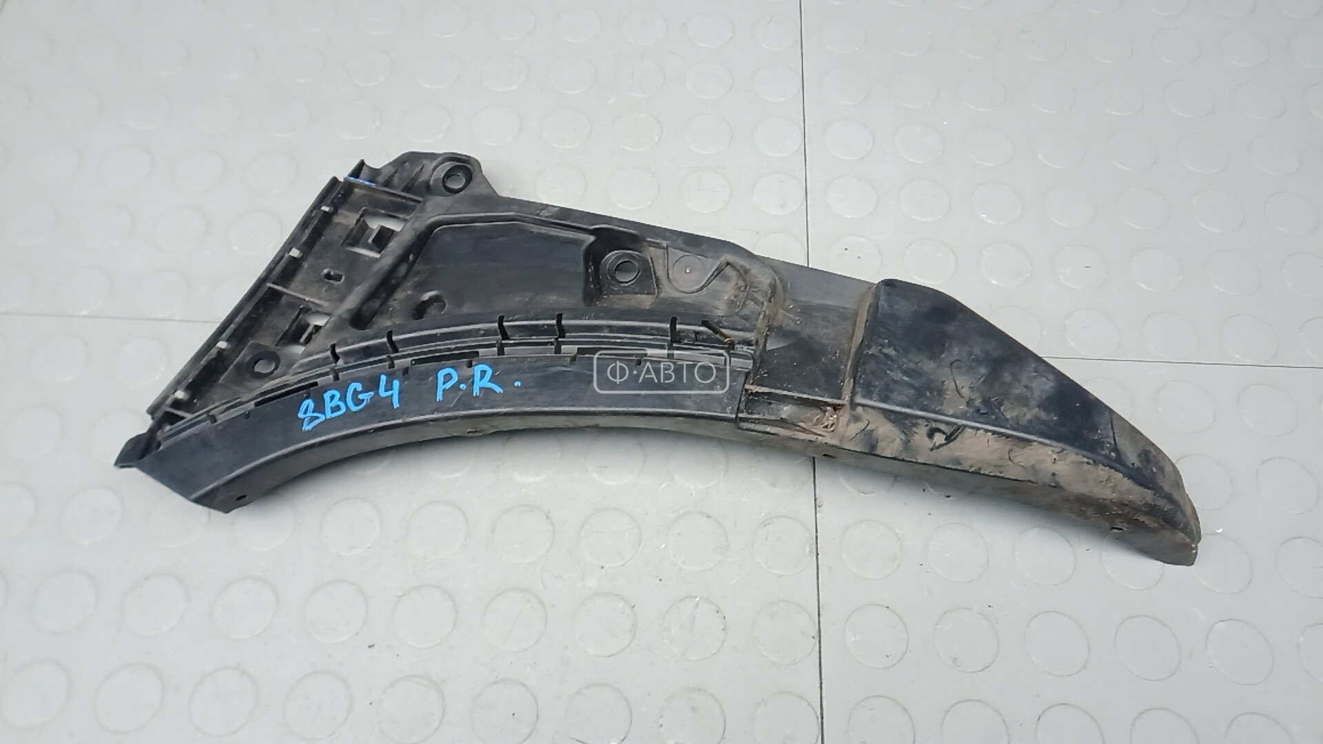 Крепление бампера переднее