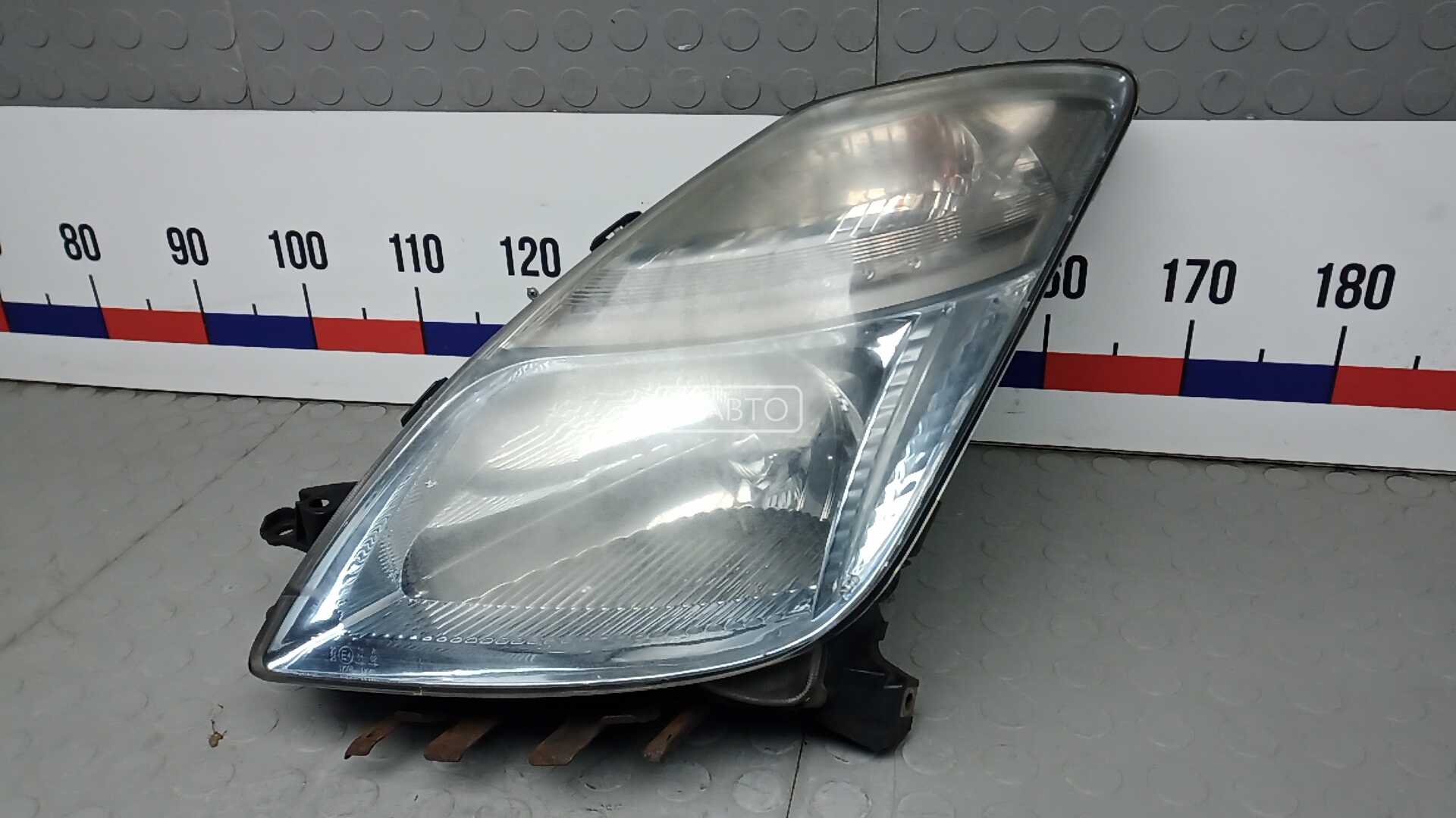 Фара левая
