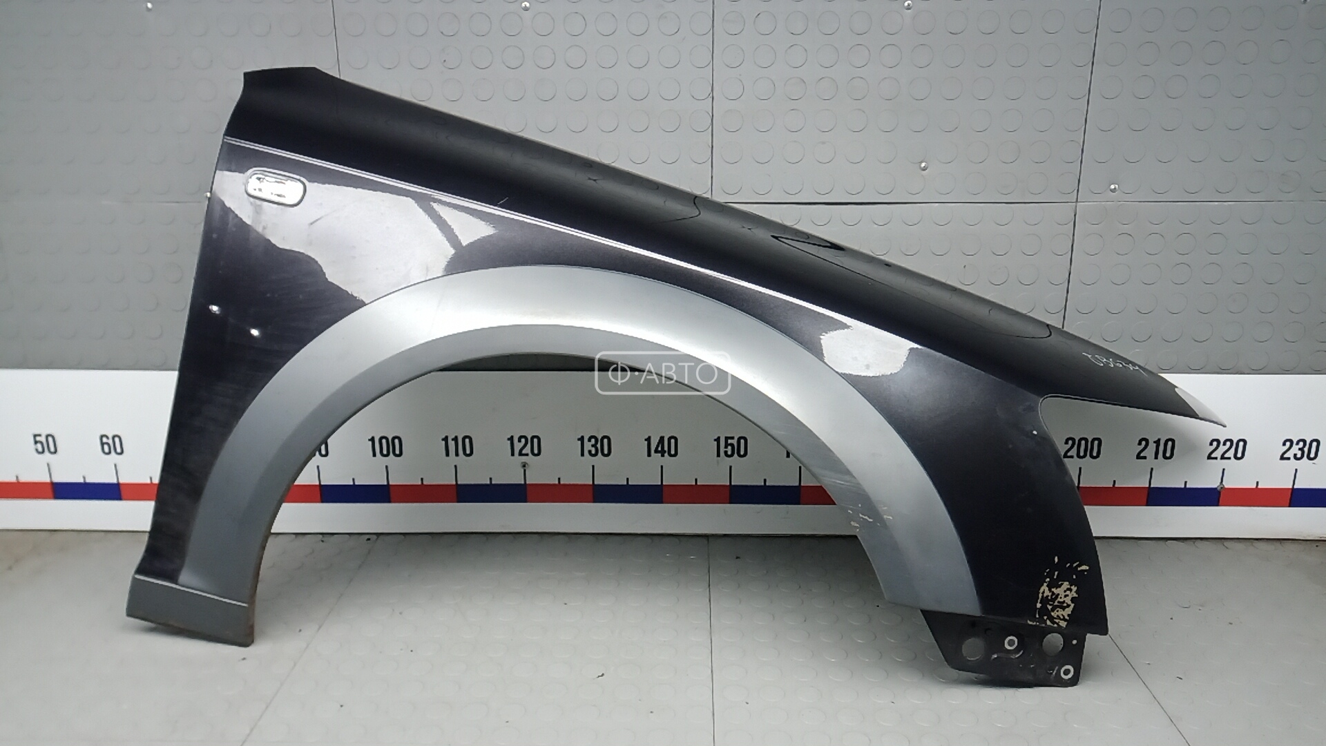 Крыло переднее правое