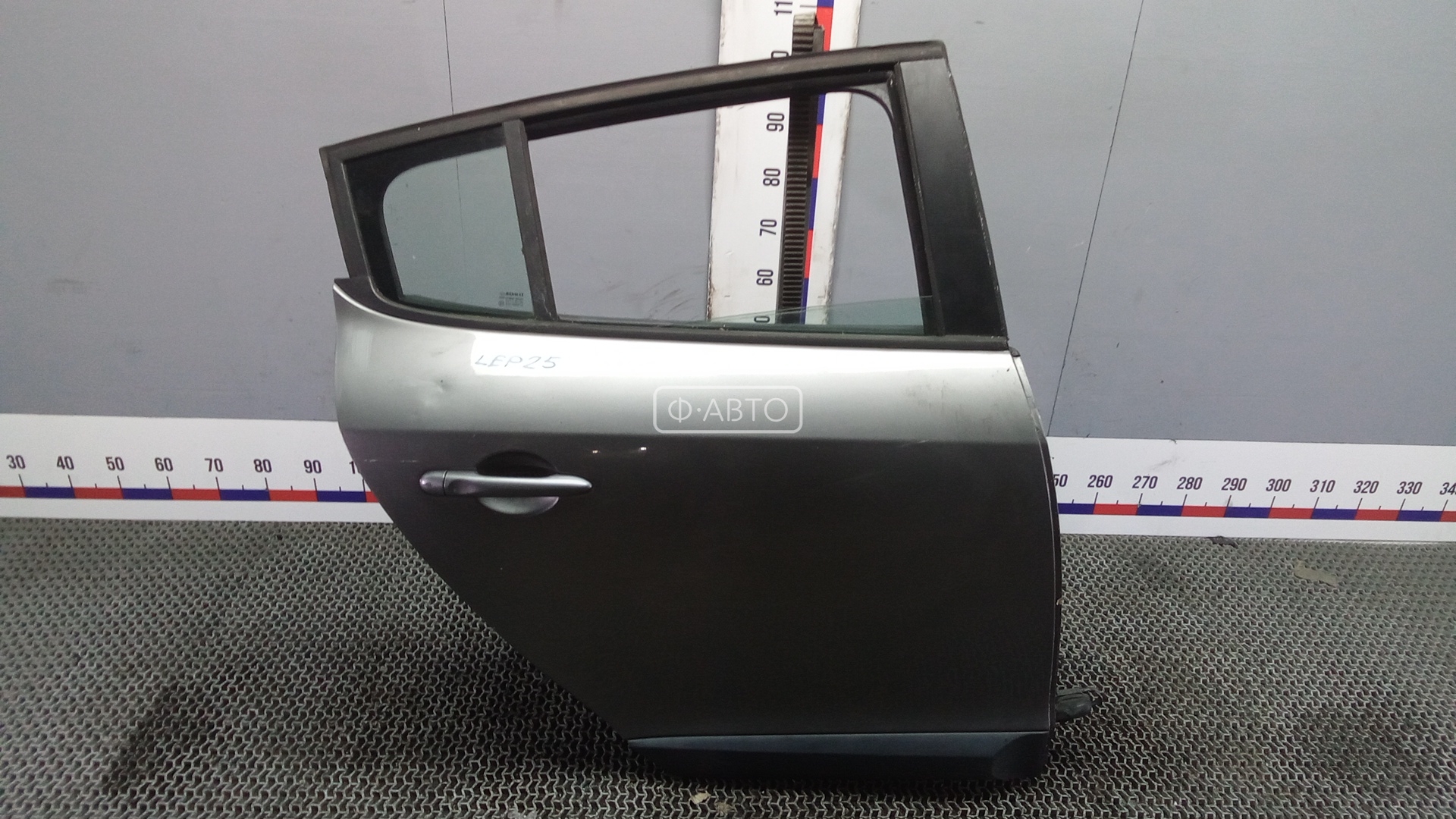 Дверь задняя правая