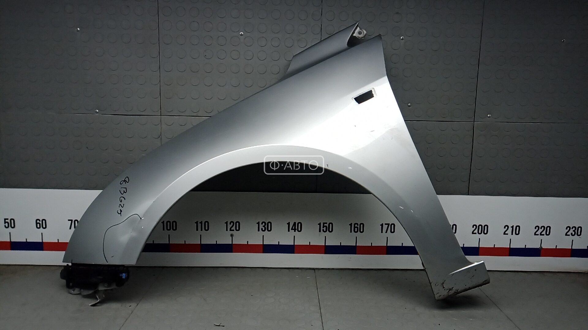 Крыло переднее левое