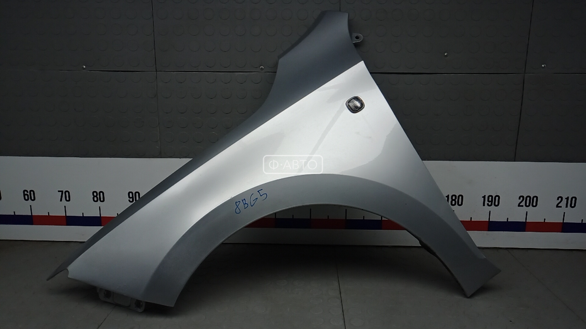 Крыло переднее левое