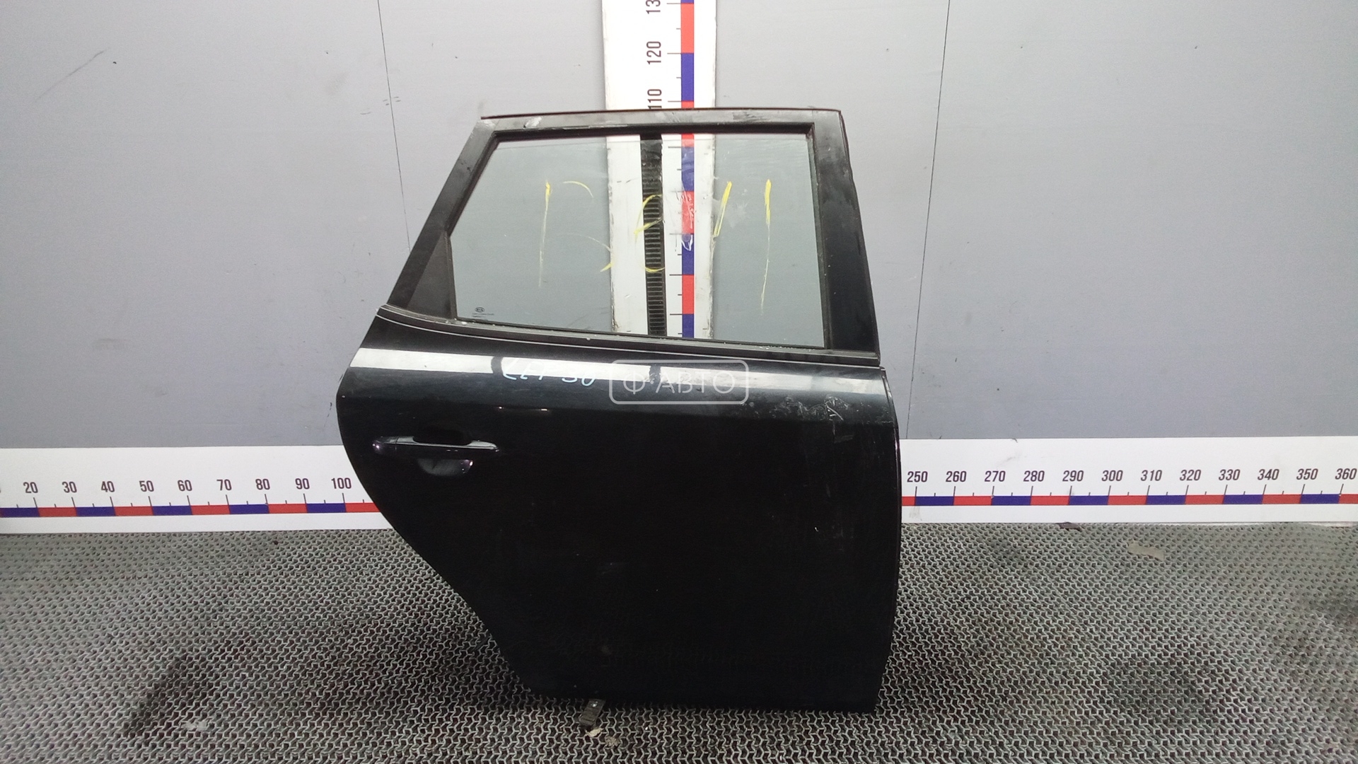 Дверь задняя правая