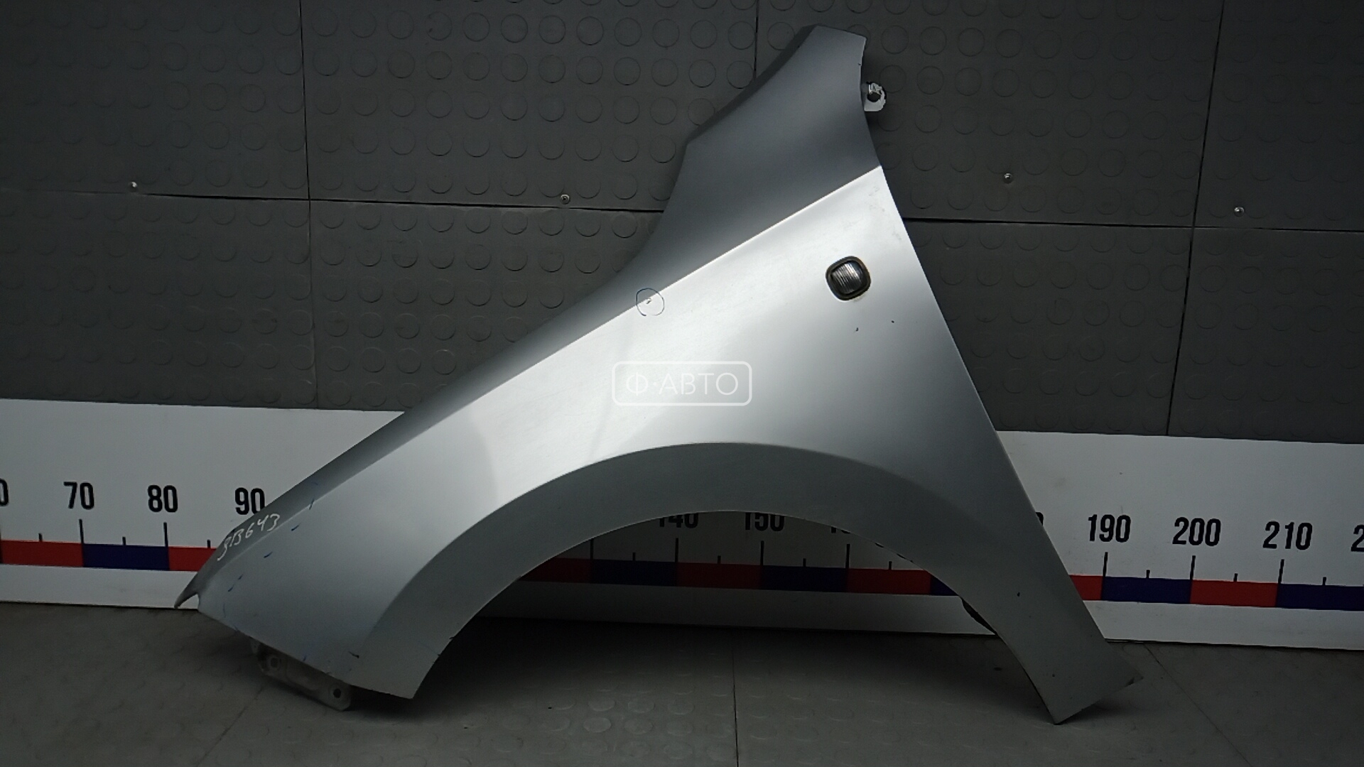 Крыло переднее левое