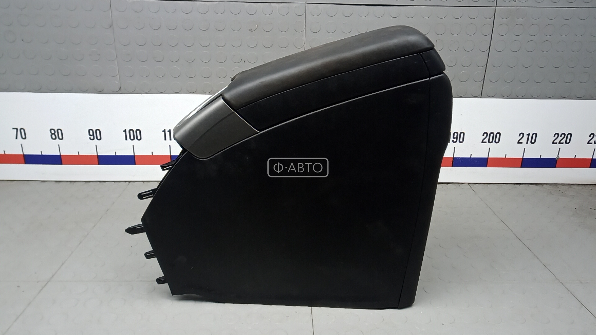 Подлокотник центральный