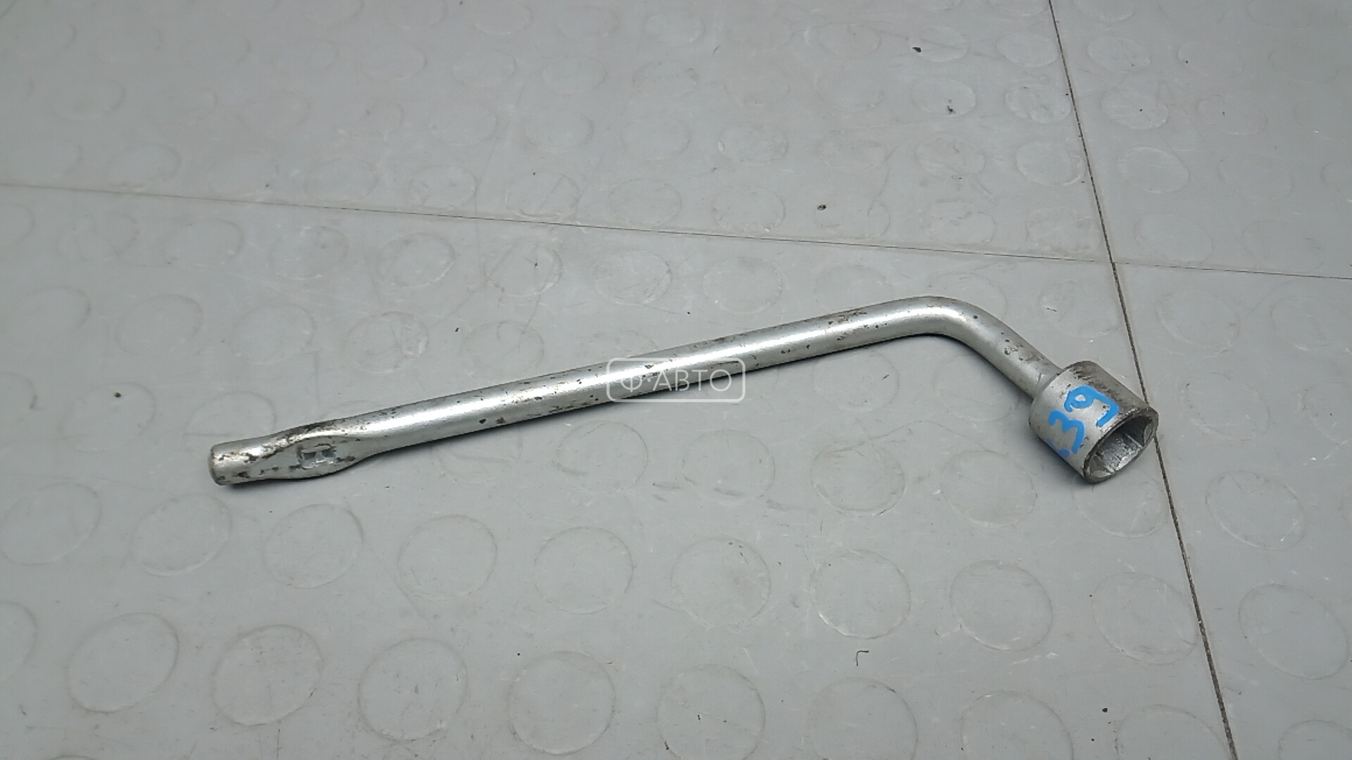 Ключ колесный