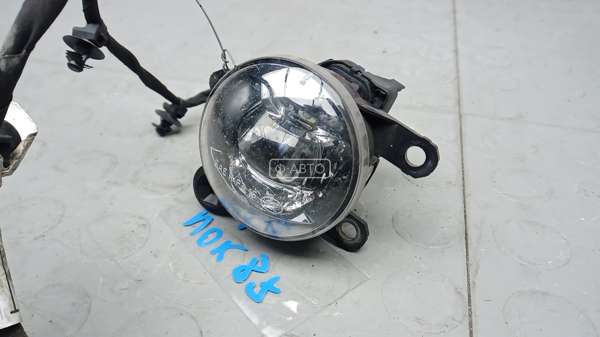 Фара галогенная левая передняя
