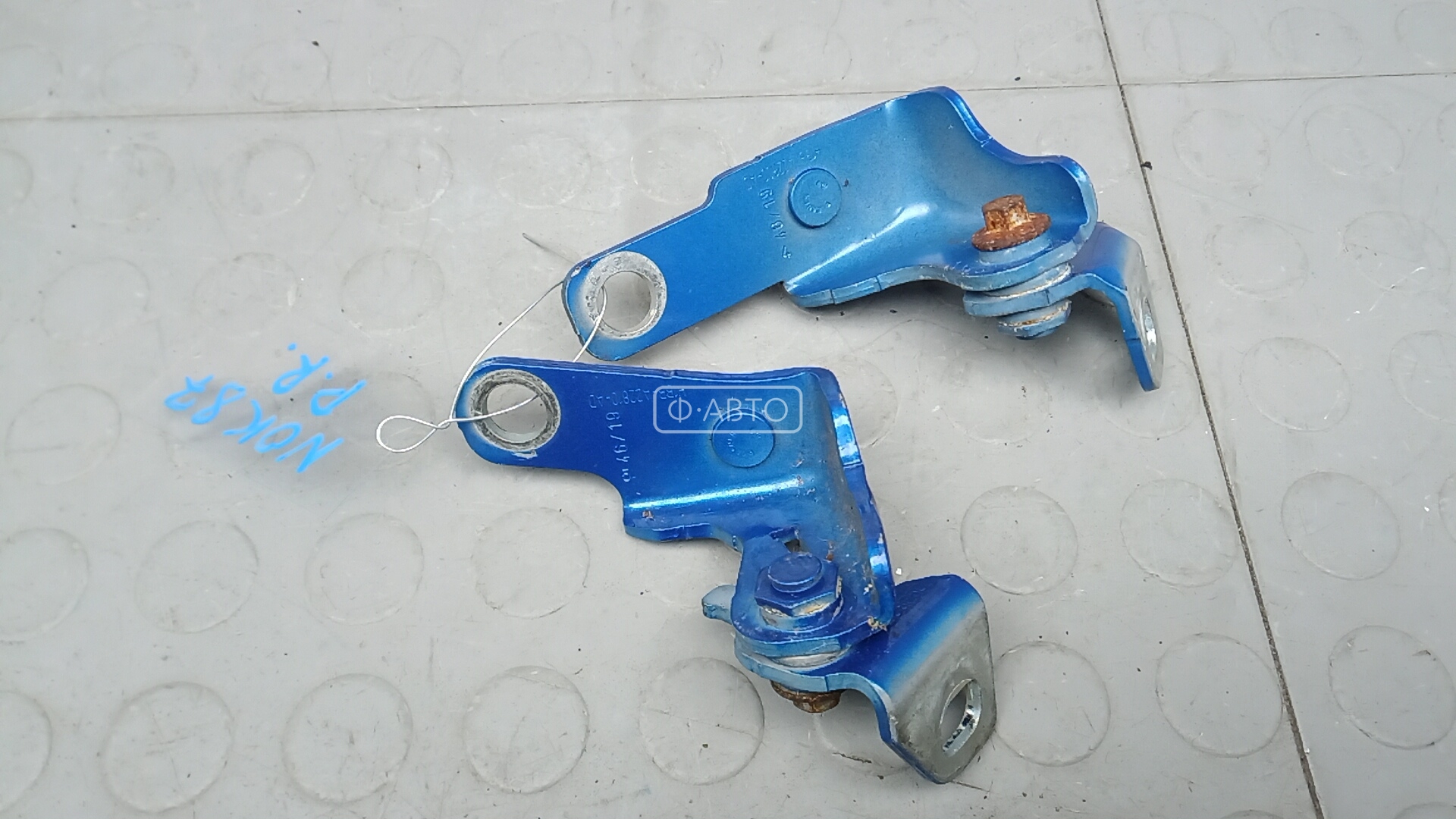 Петля передняя правая