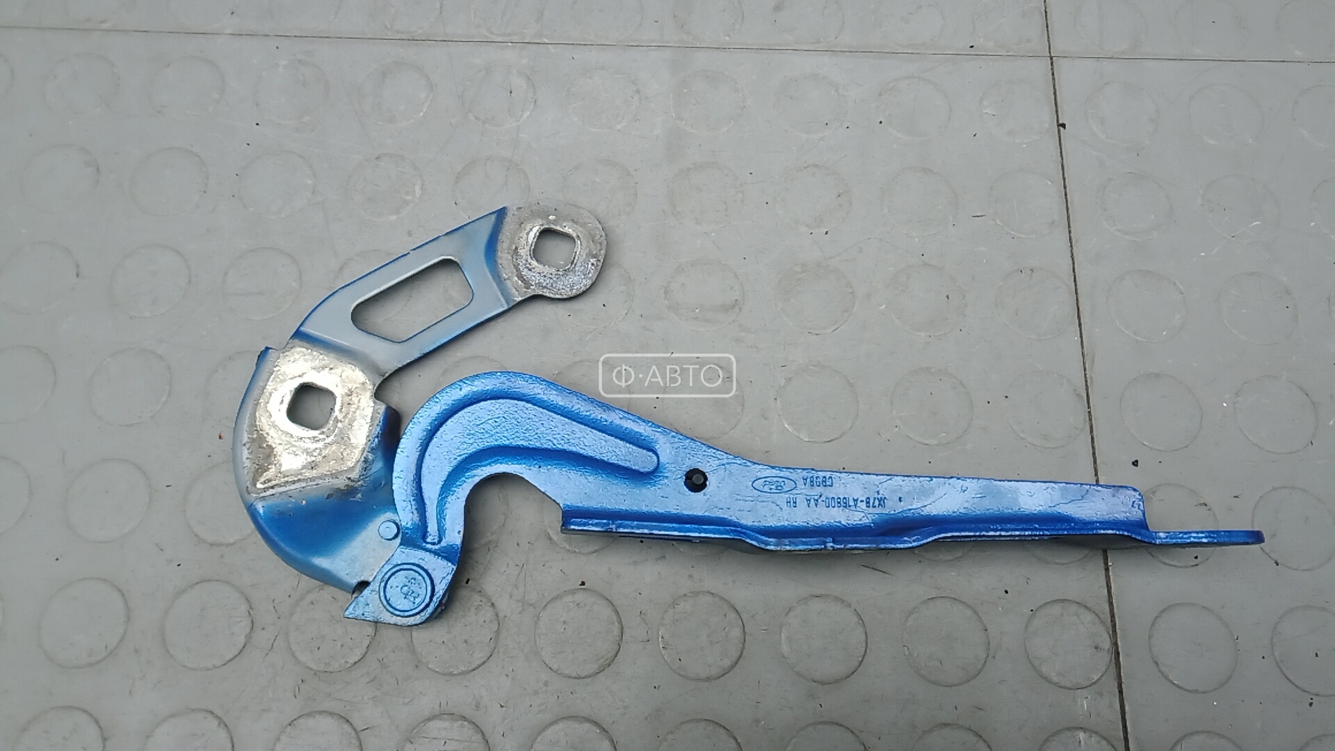 Петля капота