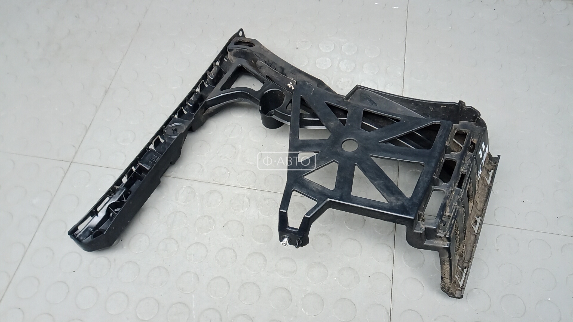 Крепление бампера заднее