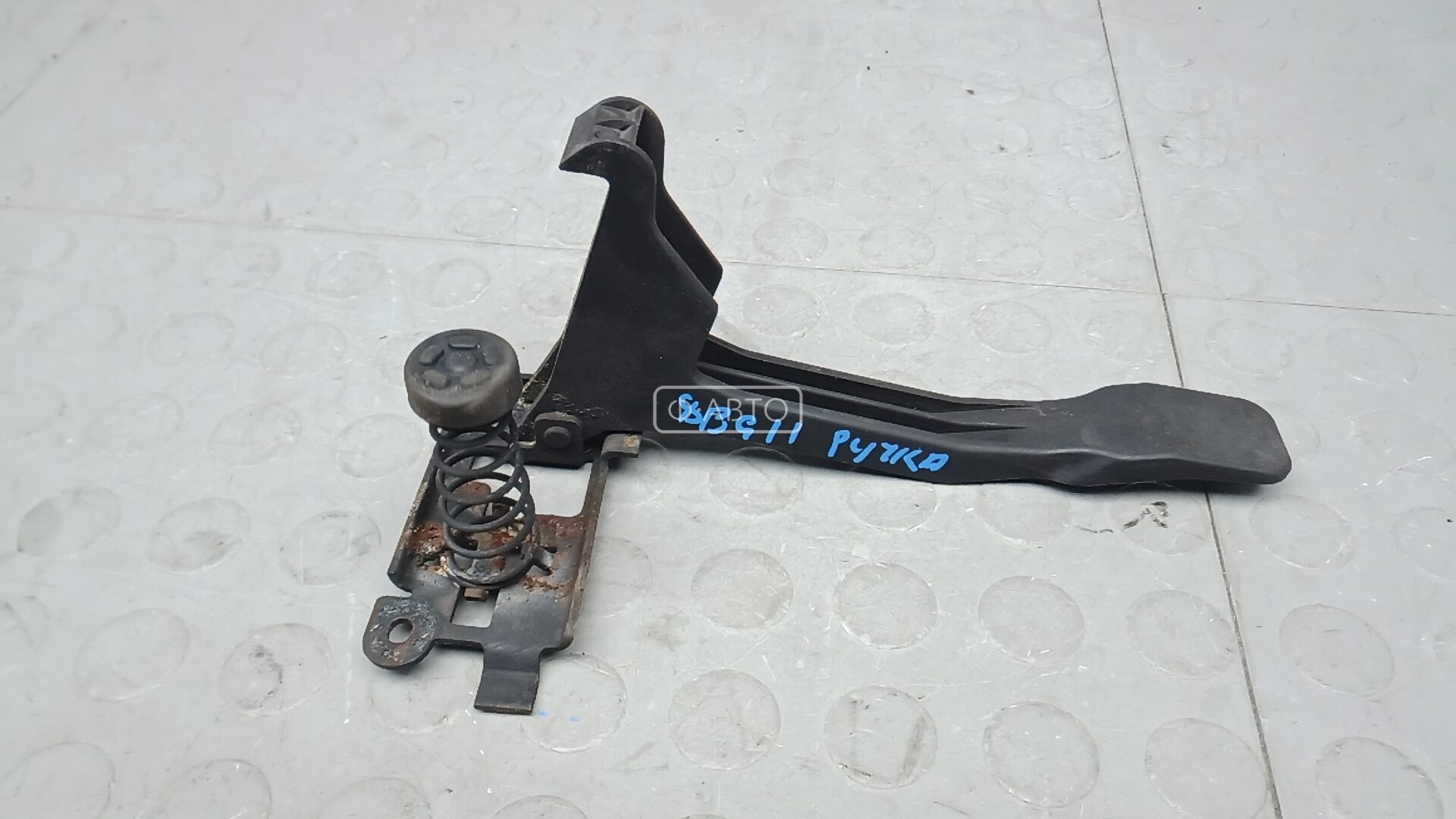 Ручка открывания капота