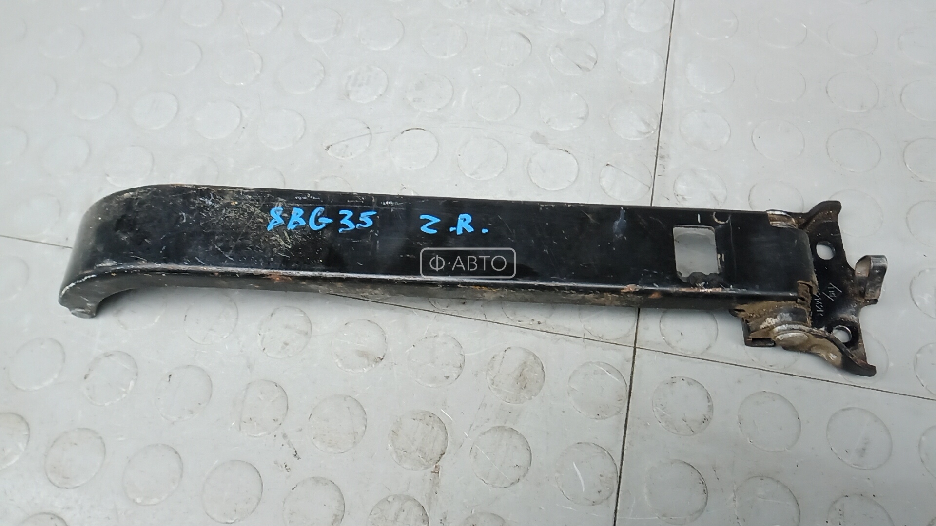 Ограничитель двери распашной правой