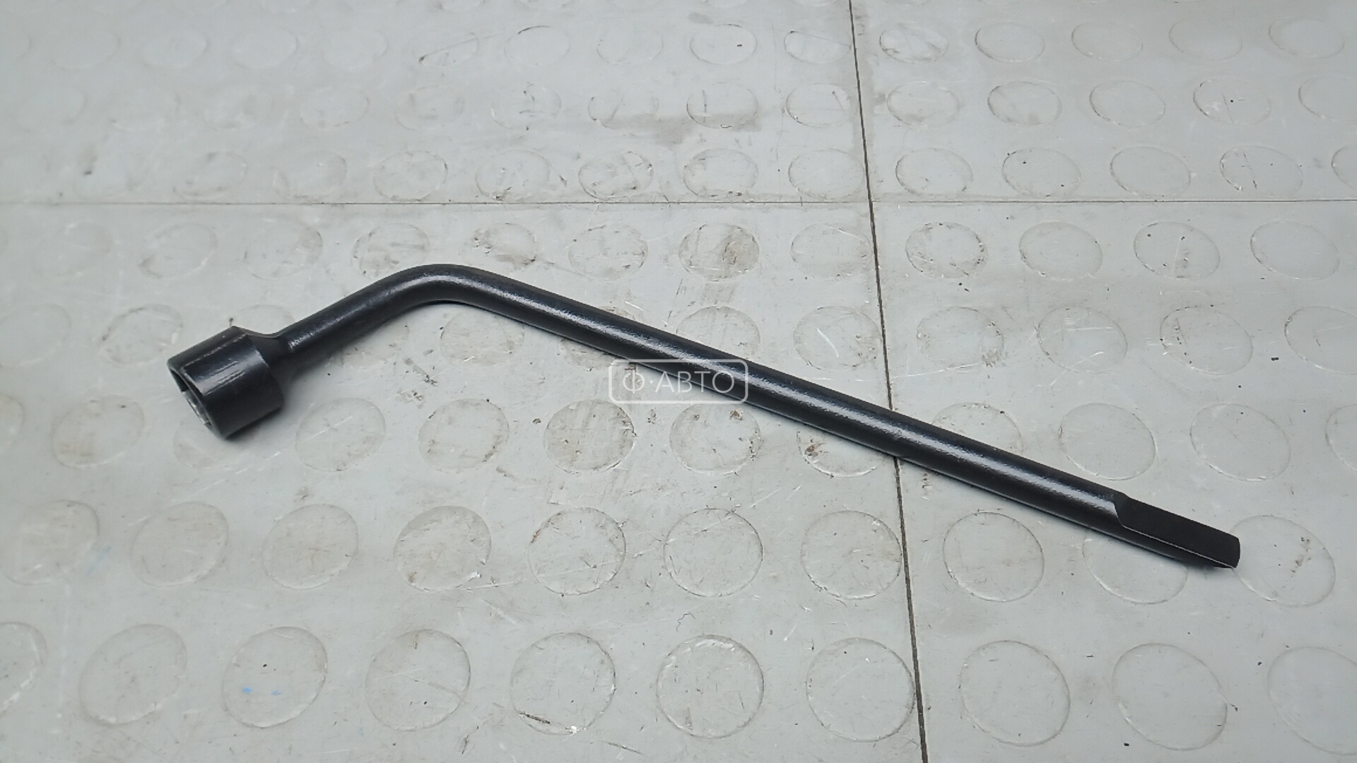 Ключ колесный