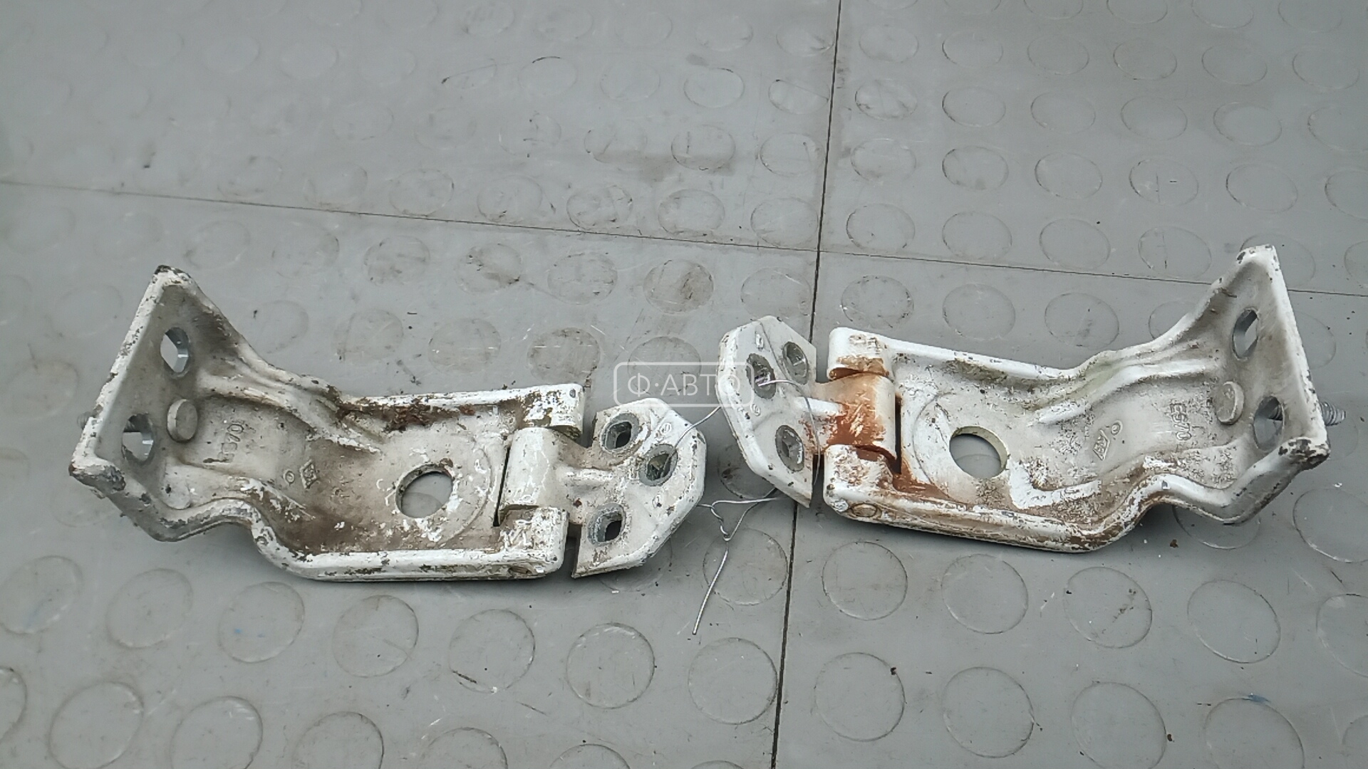 Петля двери распашной левой