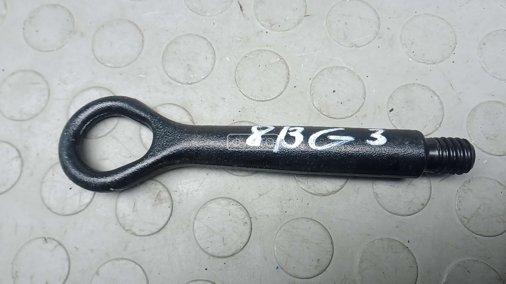 Крюк буксировочный