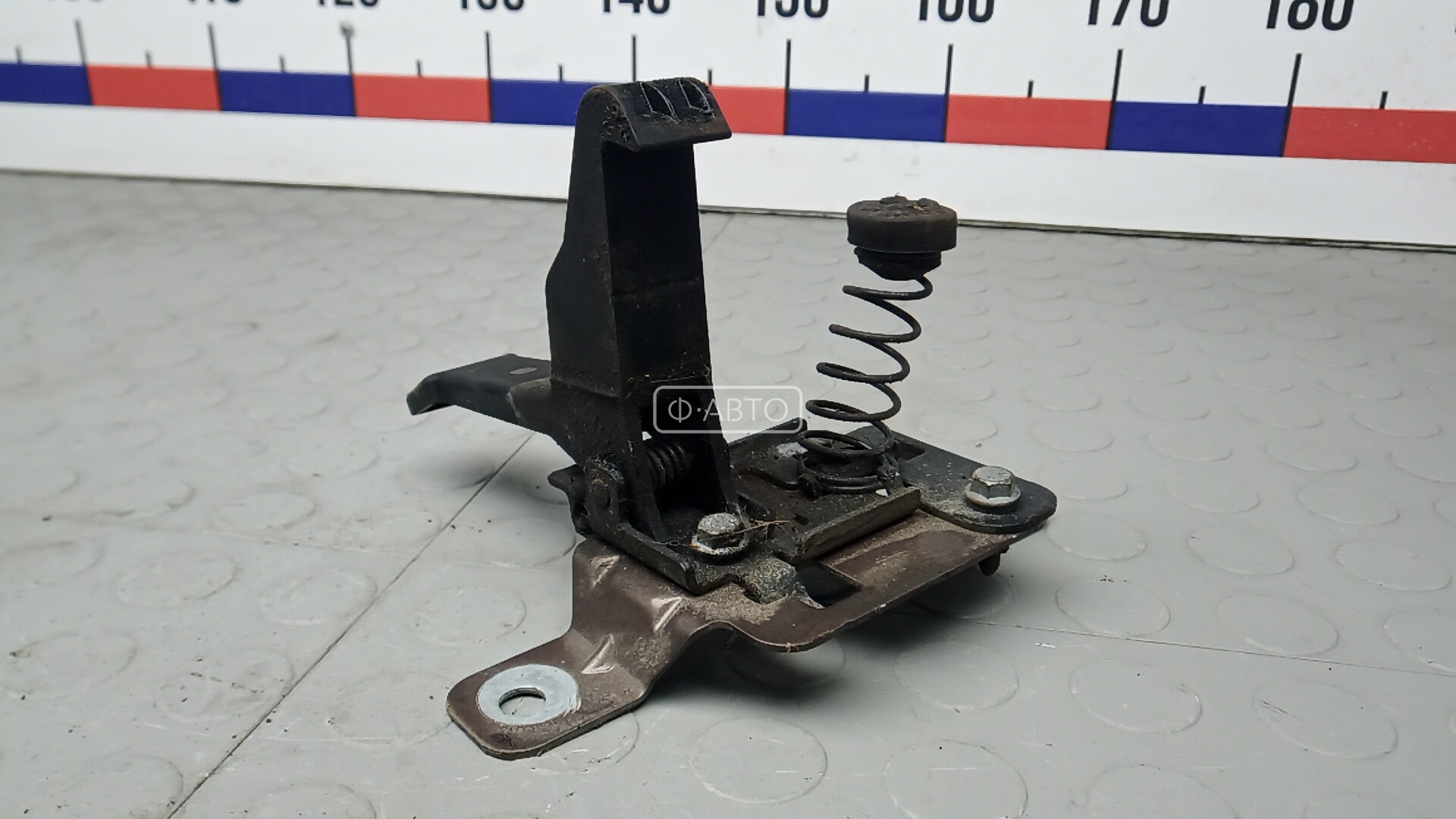 Ручка открывания капота