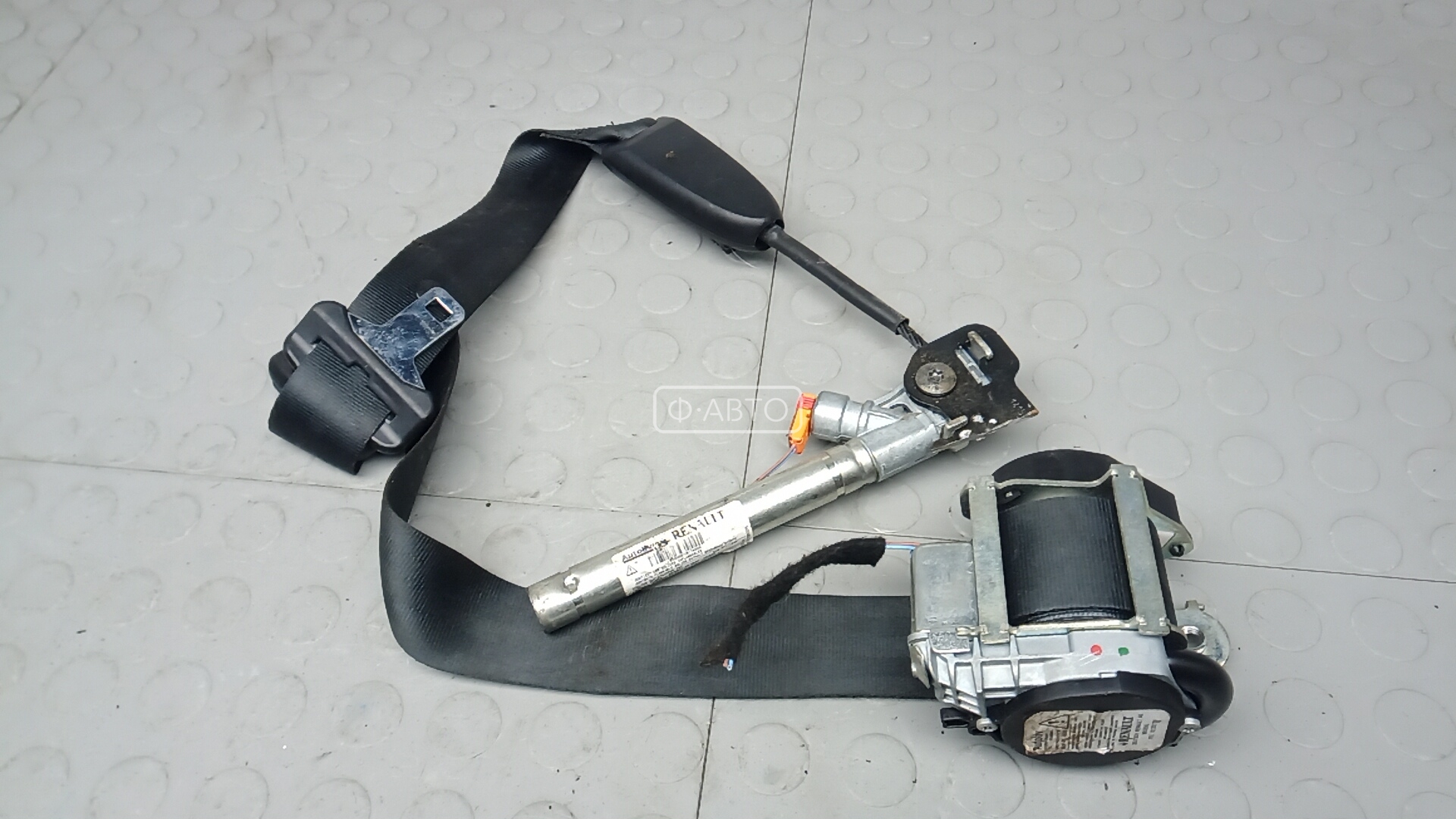 Ремень безопасности с пиропатроном сиденья переднего