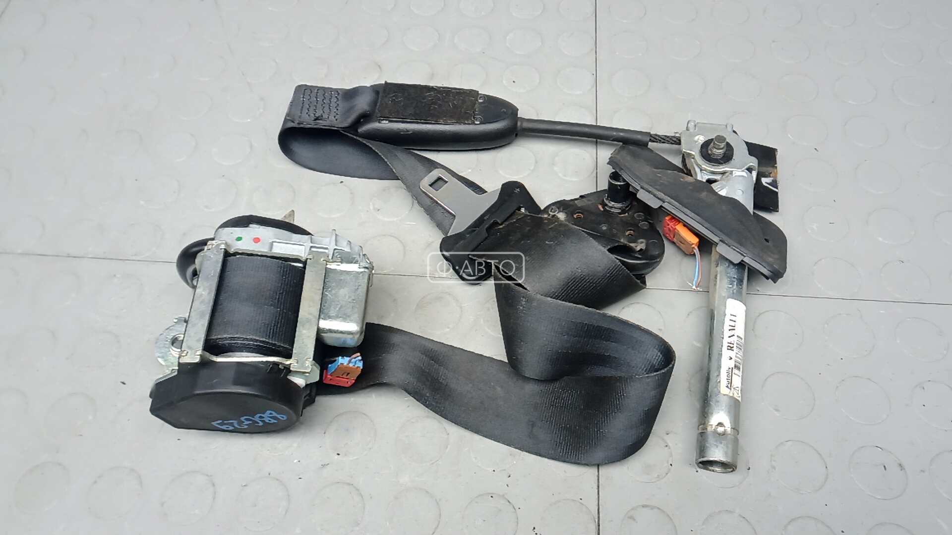 Ремень безопасности с пиропатроном сиденья переднего