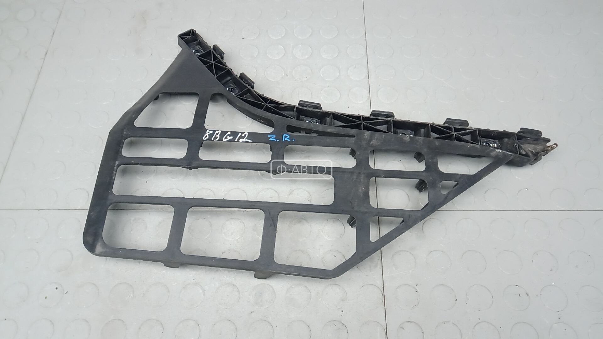 Крепление бампера заднее