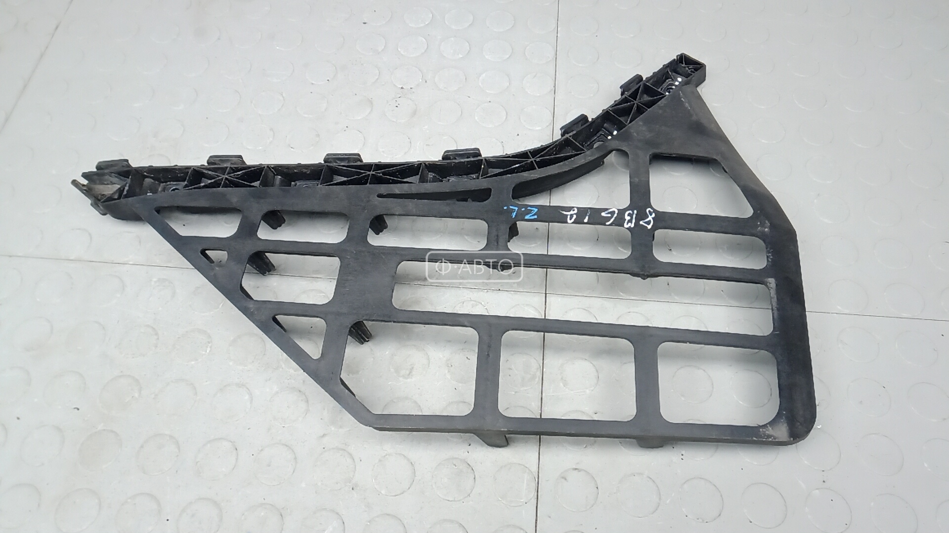 Крепление бампера заднее