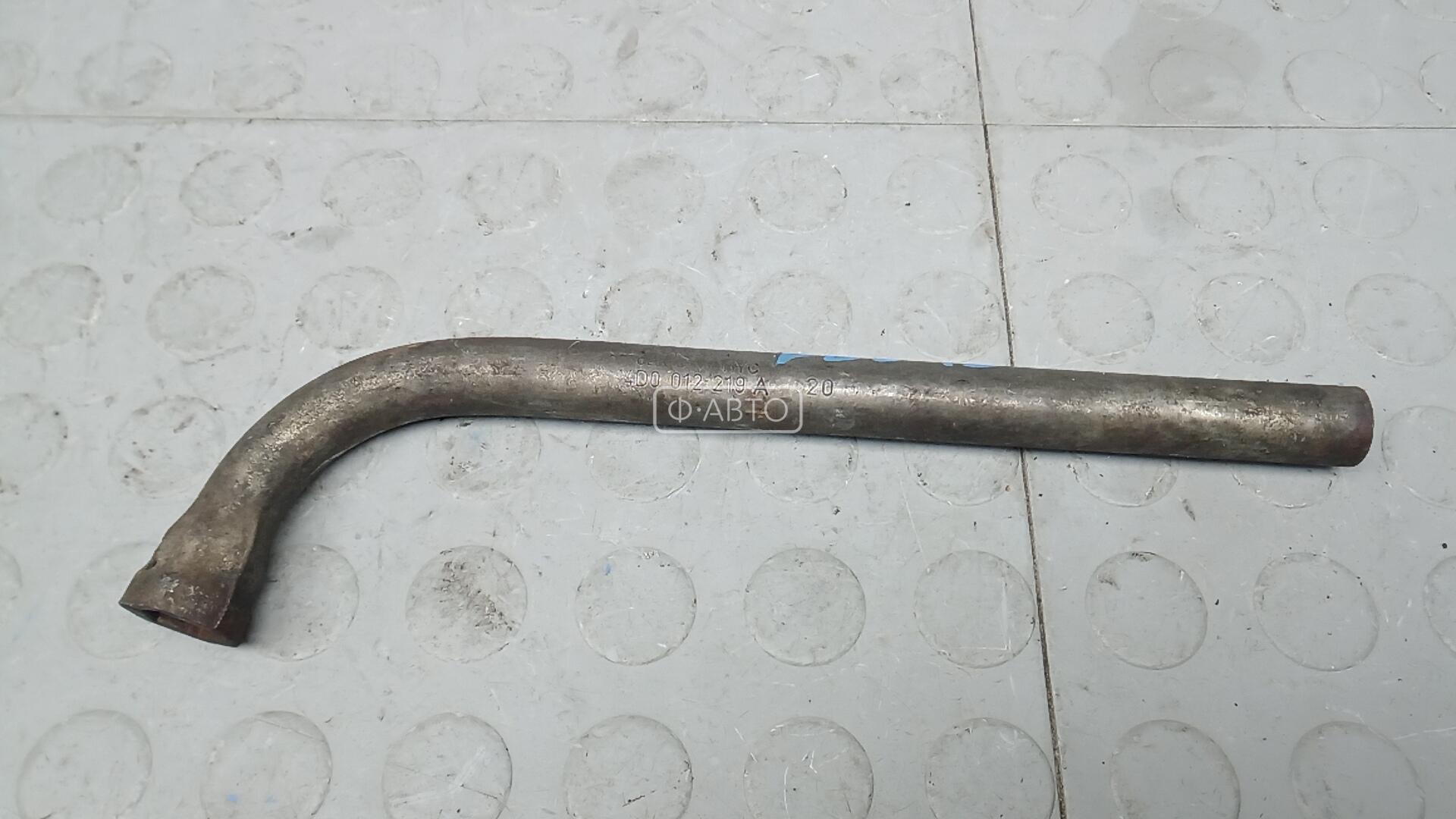 Ключ колесный