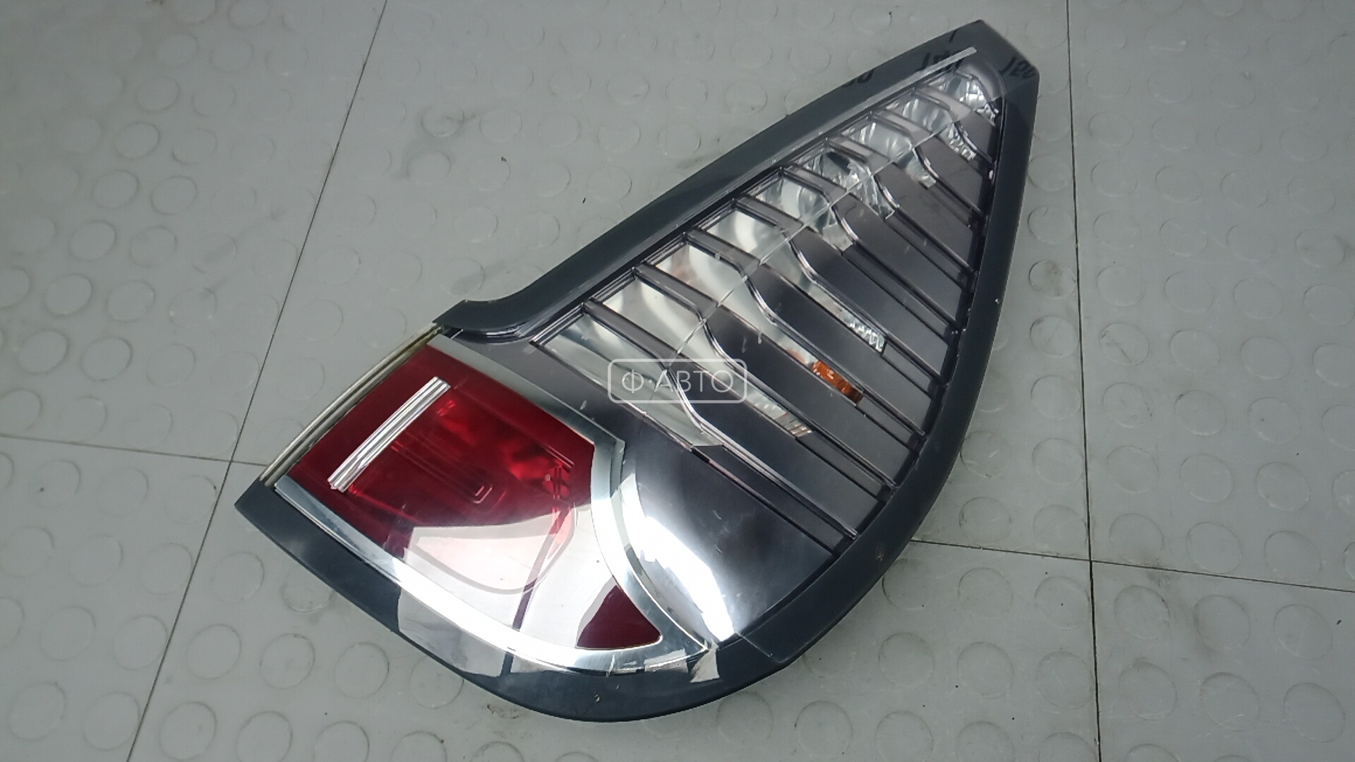 Фонарь задний правый
