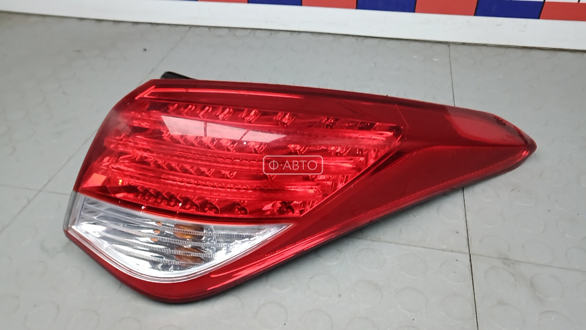 Фонарь задний правый