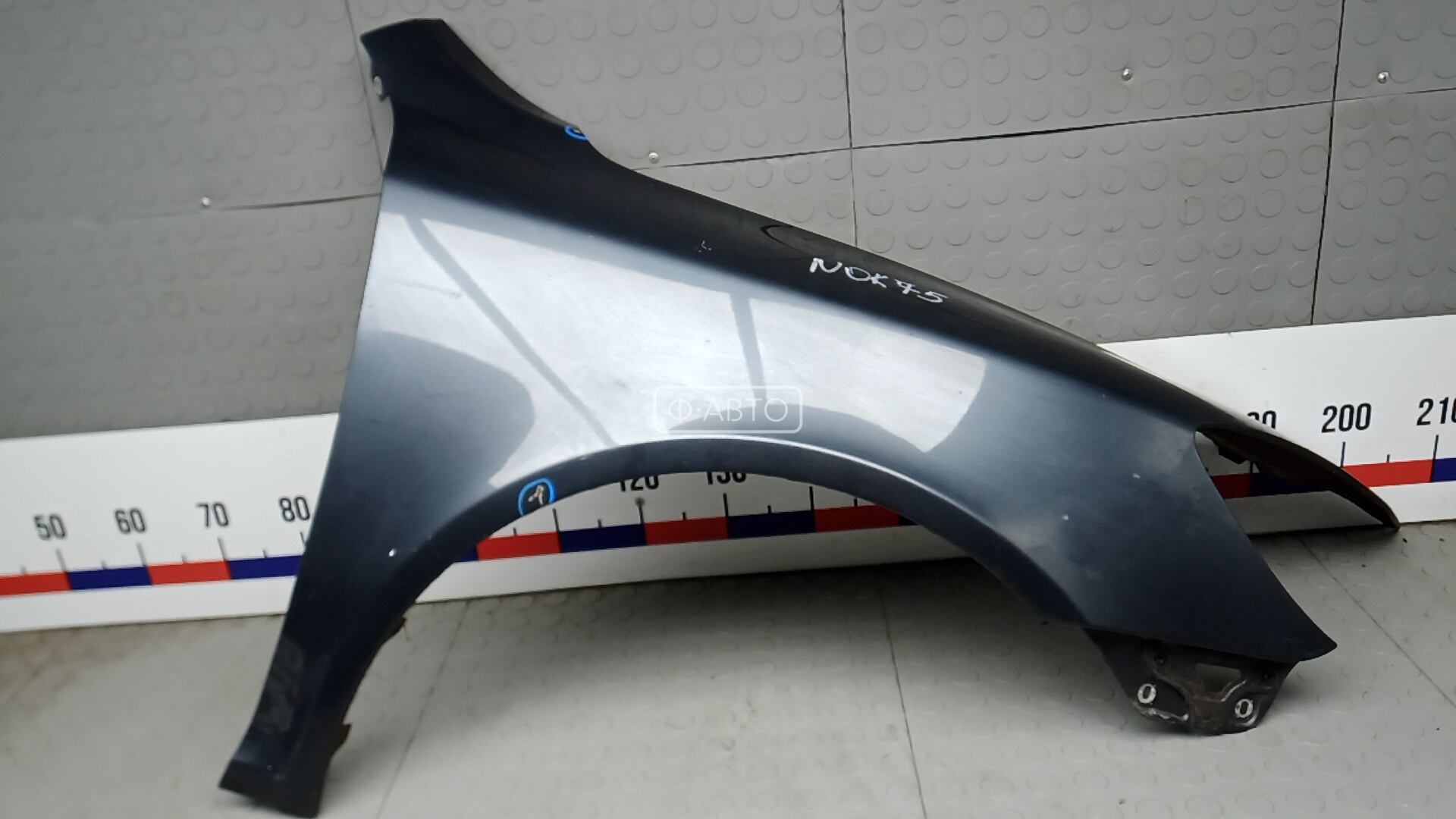 Крыло переднее правое