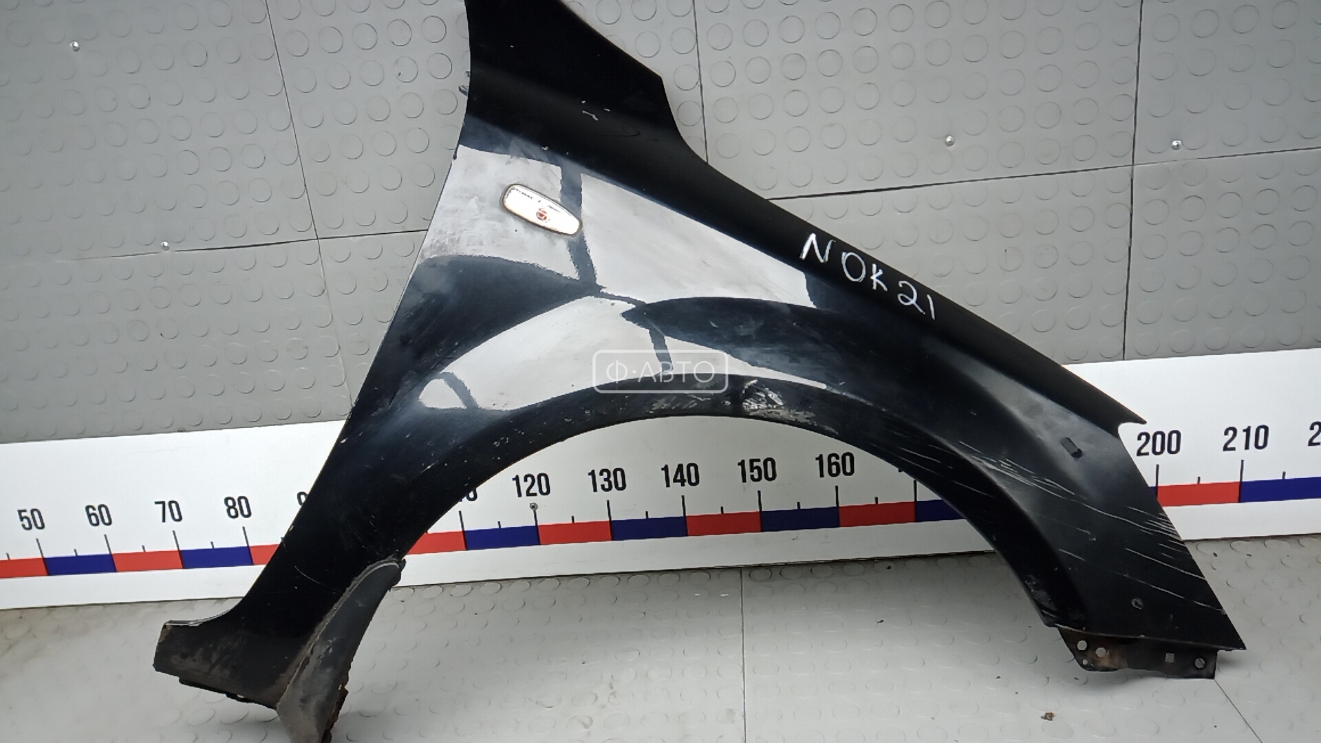 Крыло переднее правое