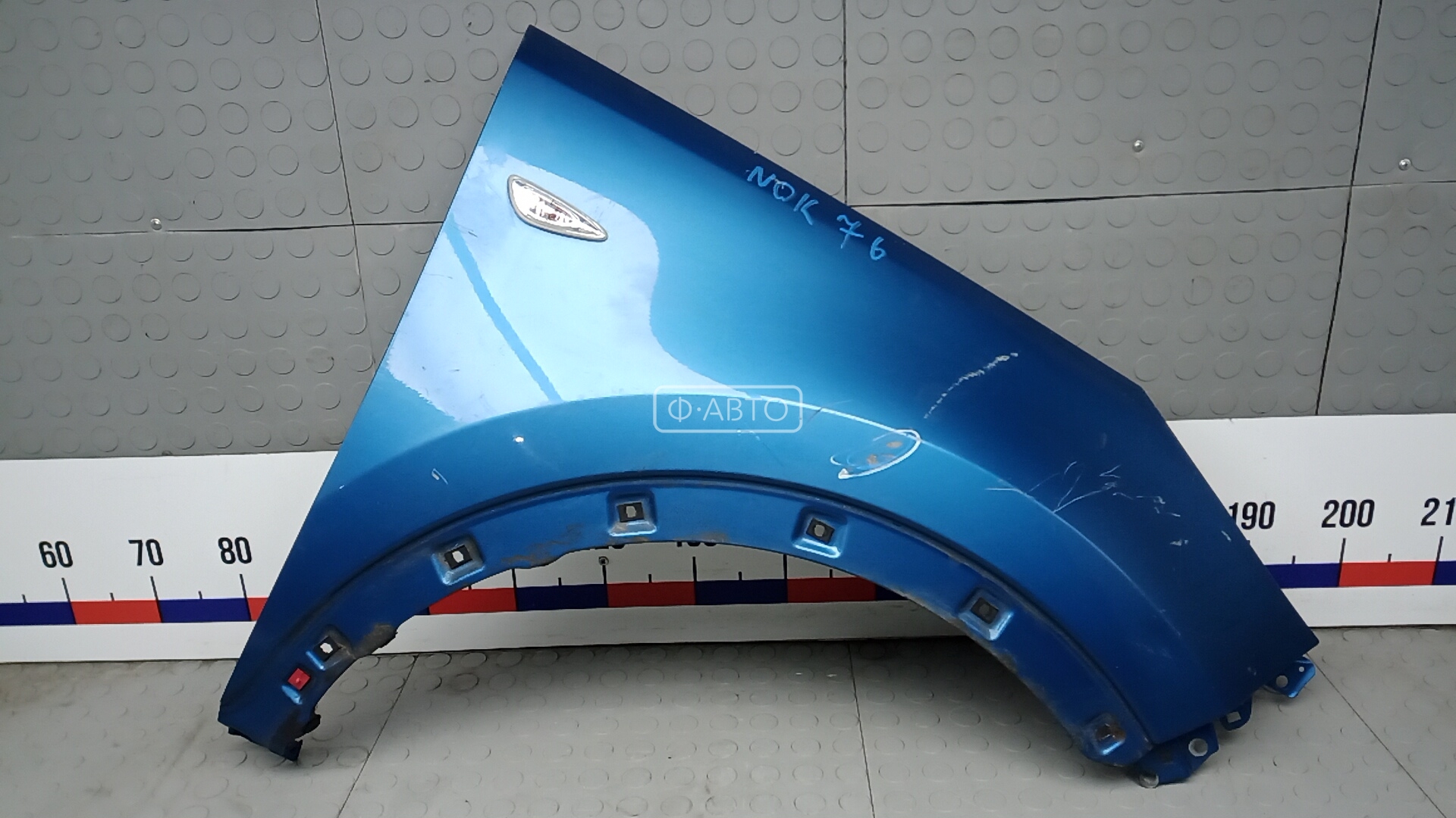 Крыло переднее правое