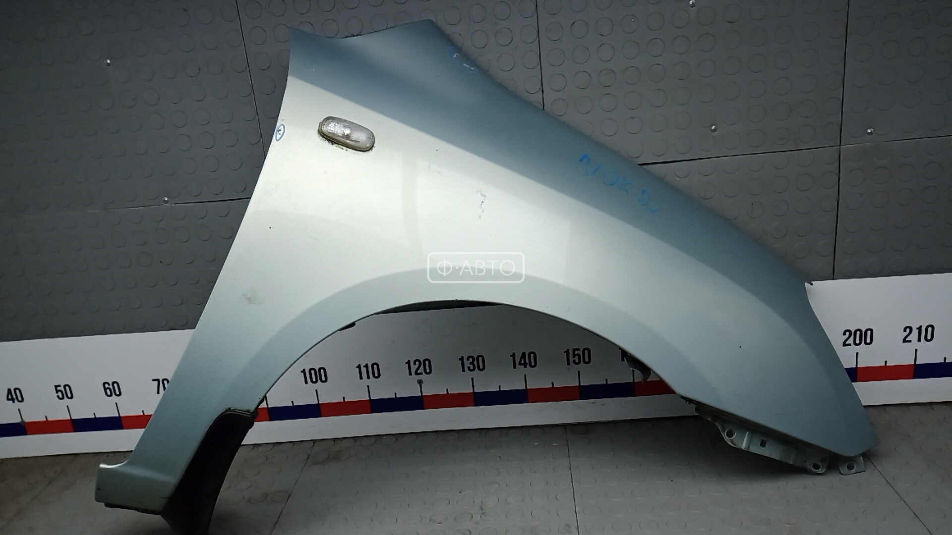 Крыло переднее правое