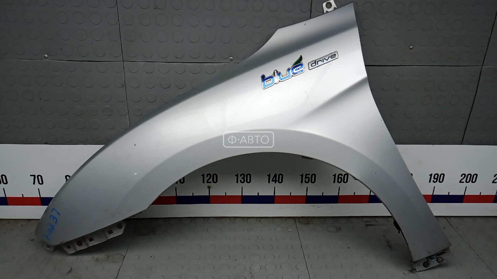 Крыло переднее левое