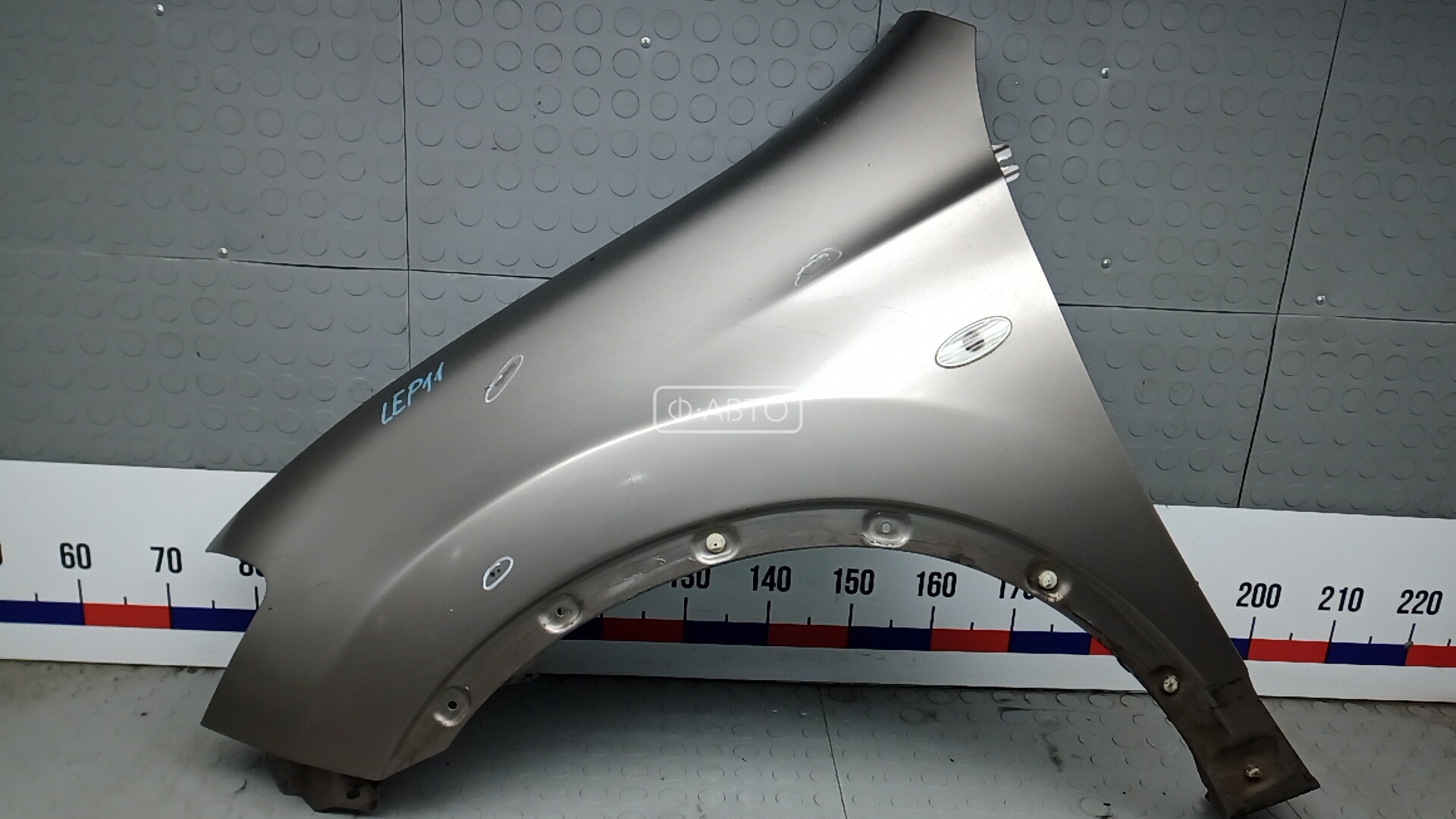 Крыло переднее левое