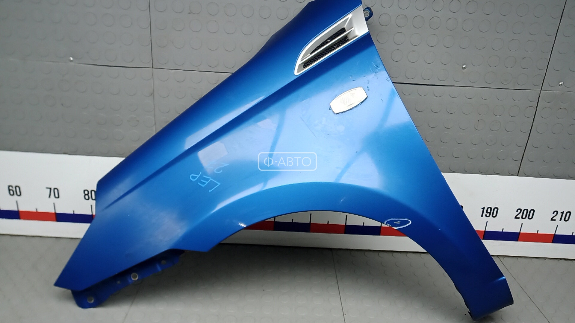 Крыло переднее левое