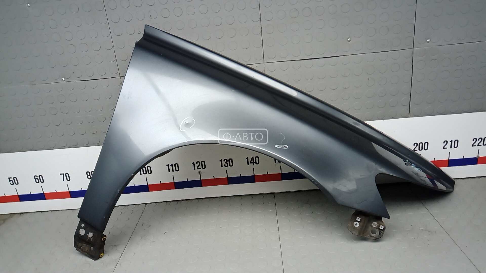 Крыло переднее правое