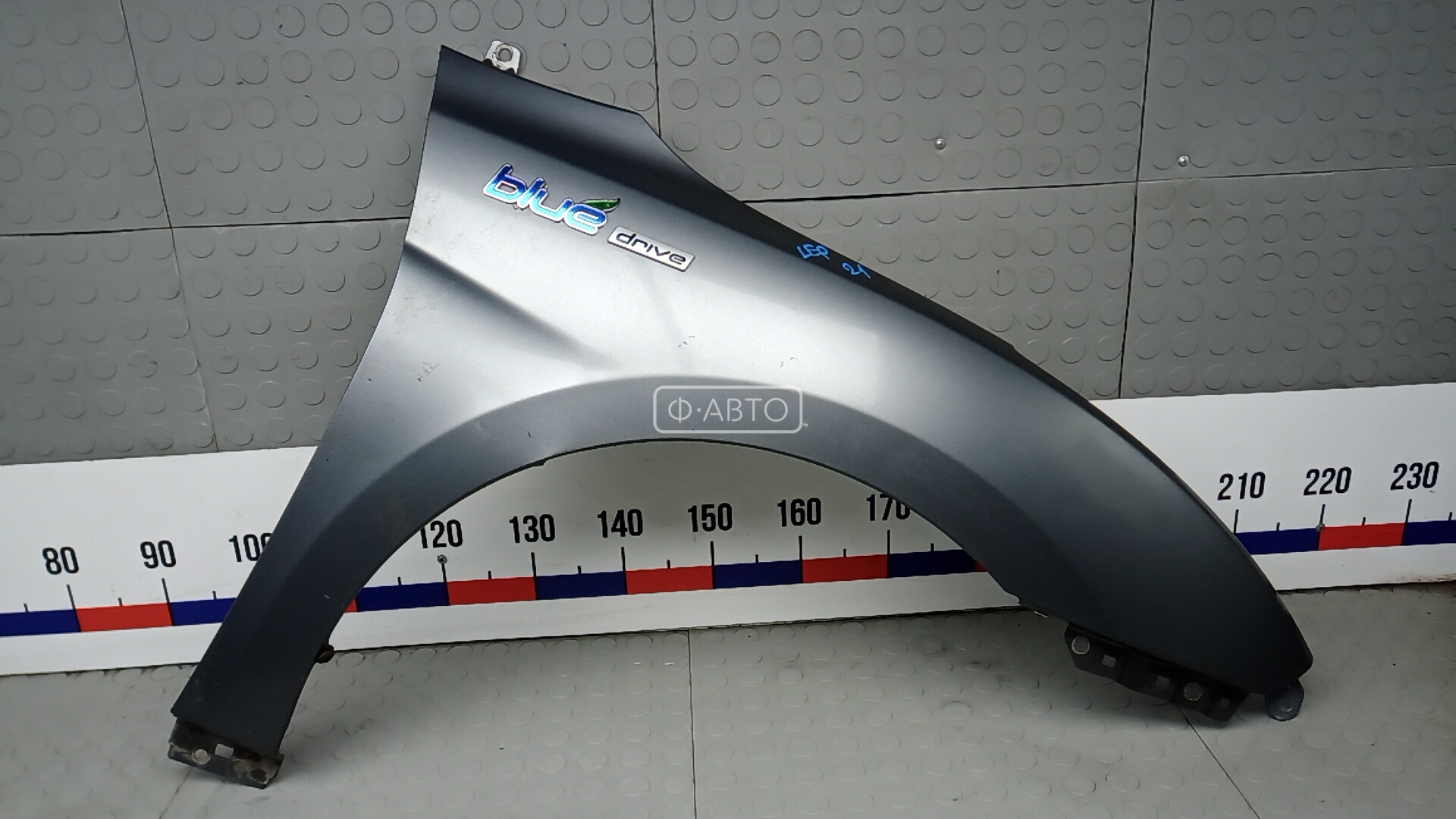 Крыло переднее правое