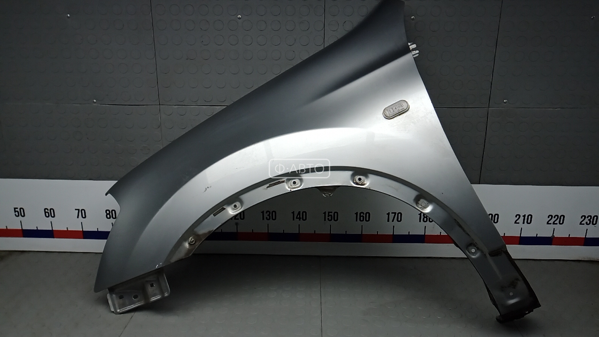 Крыло переднее левое