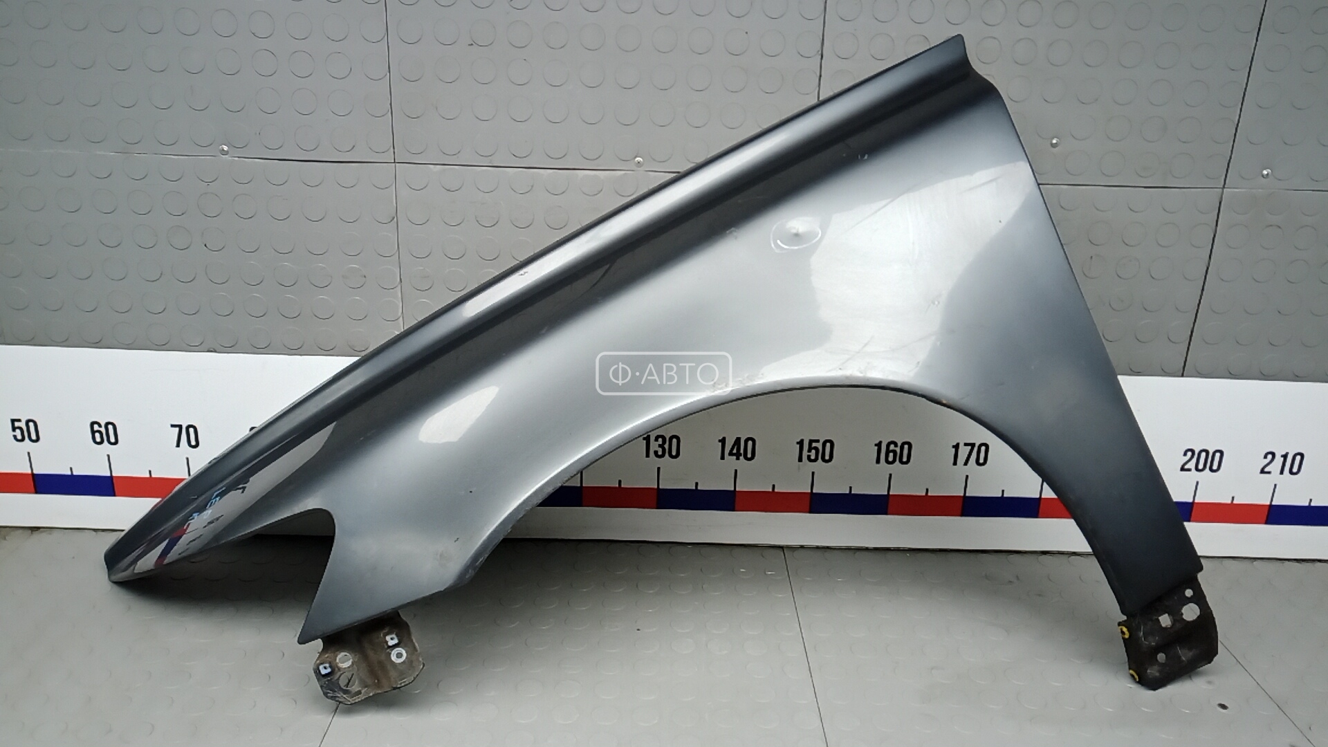 Крыло переднее левое