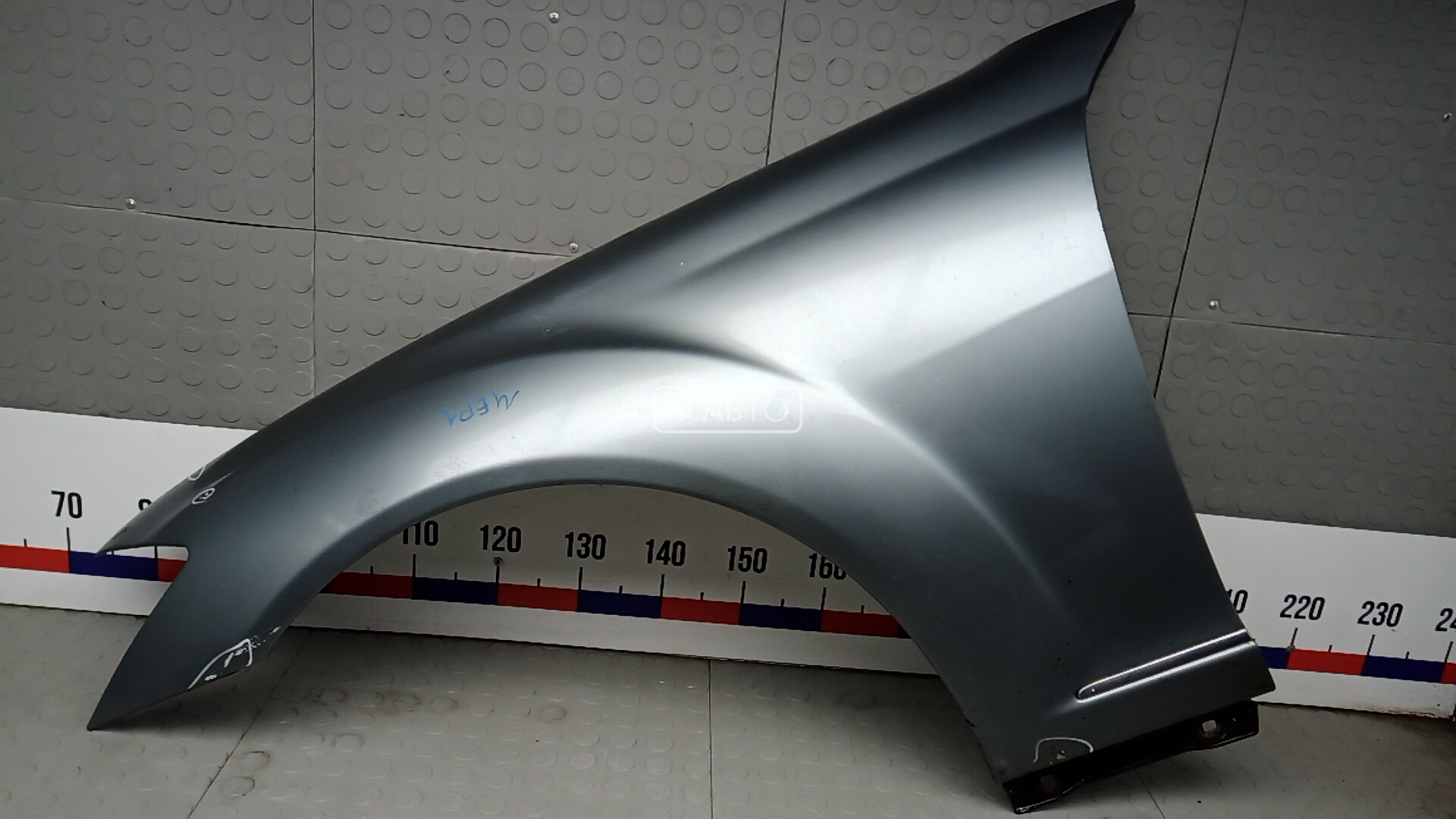 Крыло переднее левое