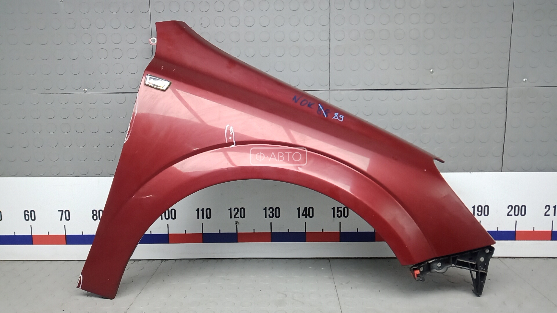 Крыло переднее правое