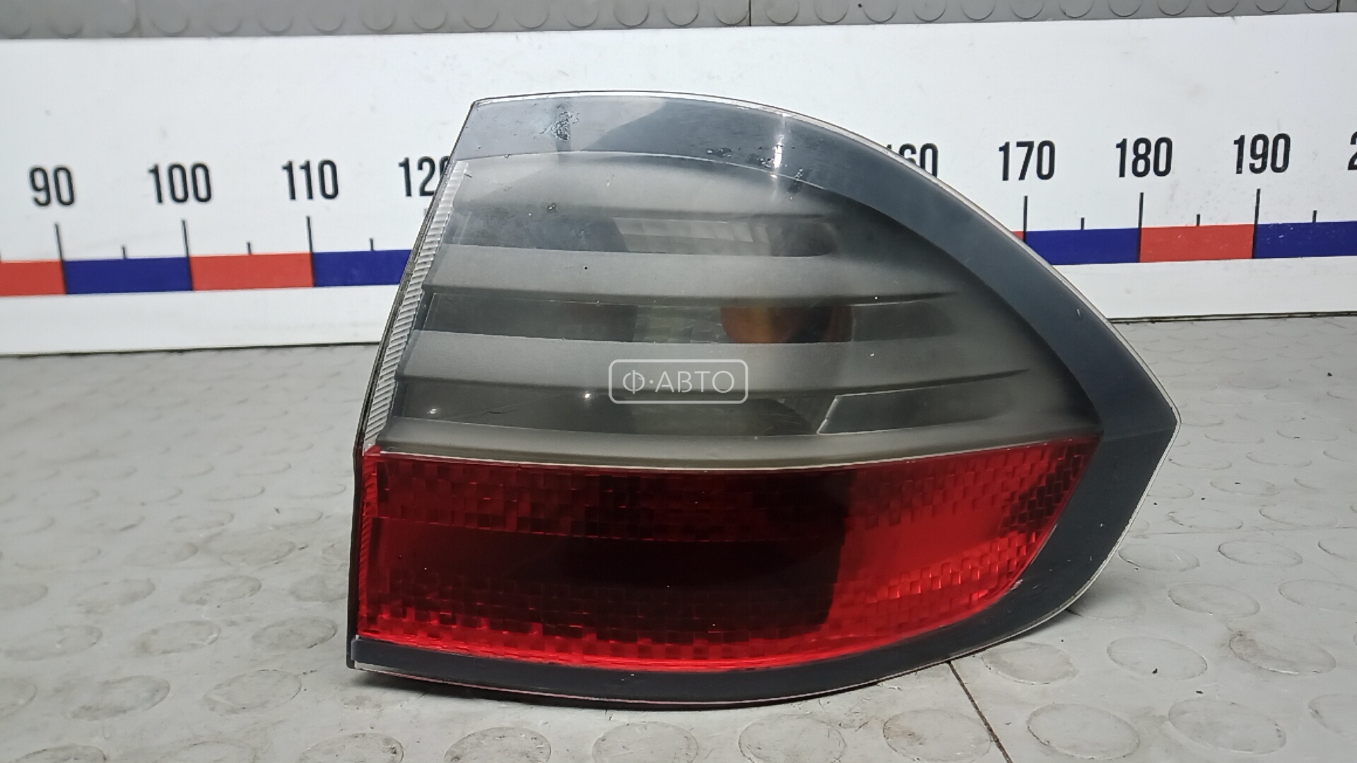 Фонарь задний правый