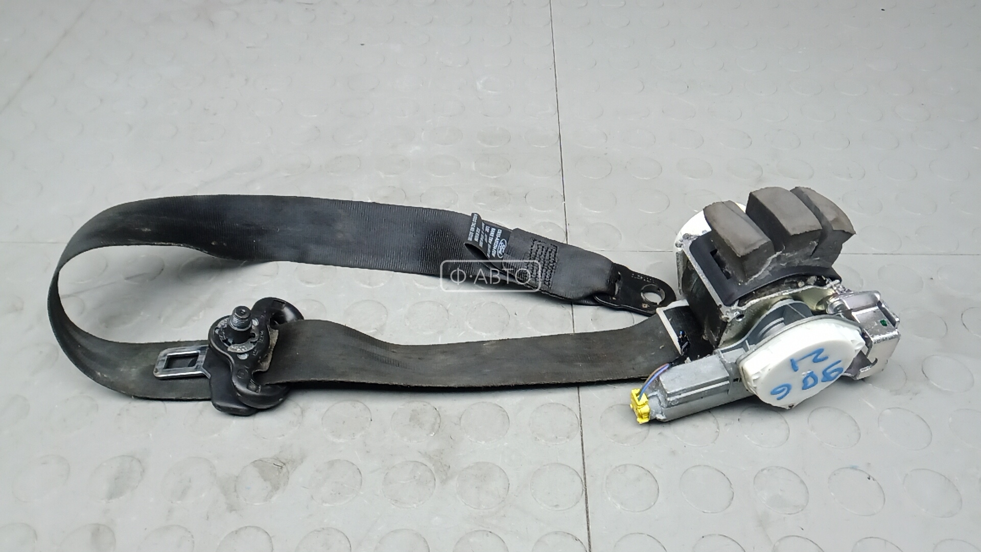 Ремень безопасности с пиропатроном сиденья переднего