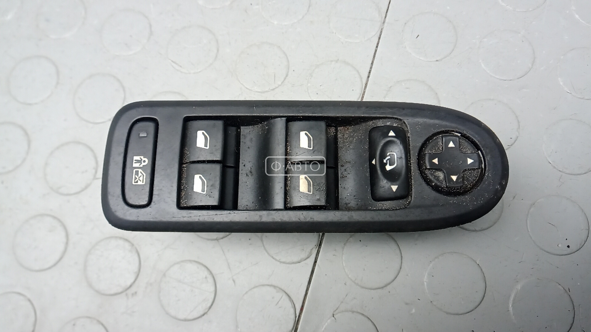 Кнопки стеклоподъемника